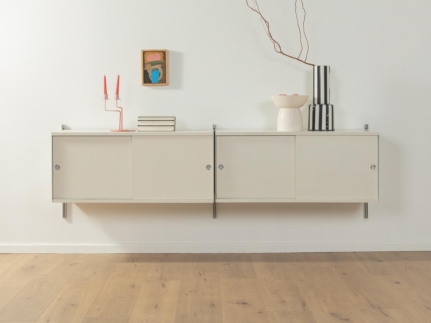 Modular 606 shelving system by Dieter Rams for Vitsœ from the 1960s. High-quality construction consisting of three aluminium E Tracks and two containers with sliding doors.

Quality Features:

    accomplished design: perfect proportions and visible