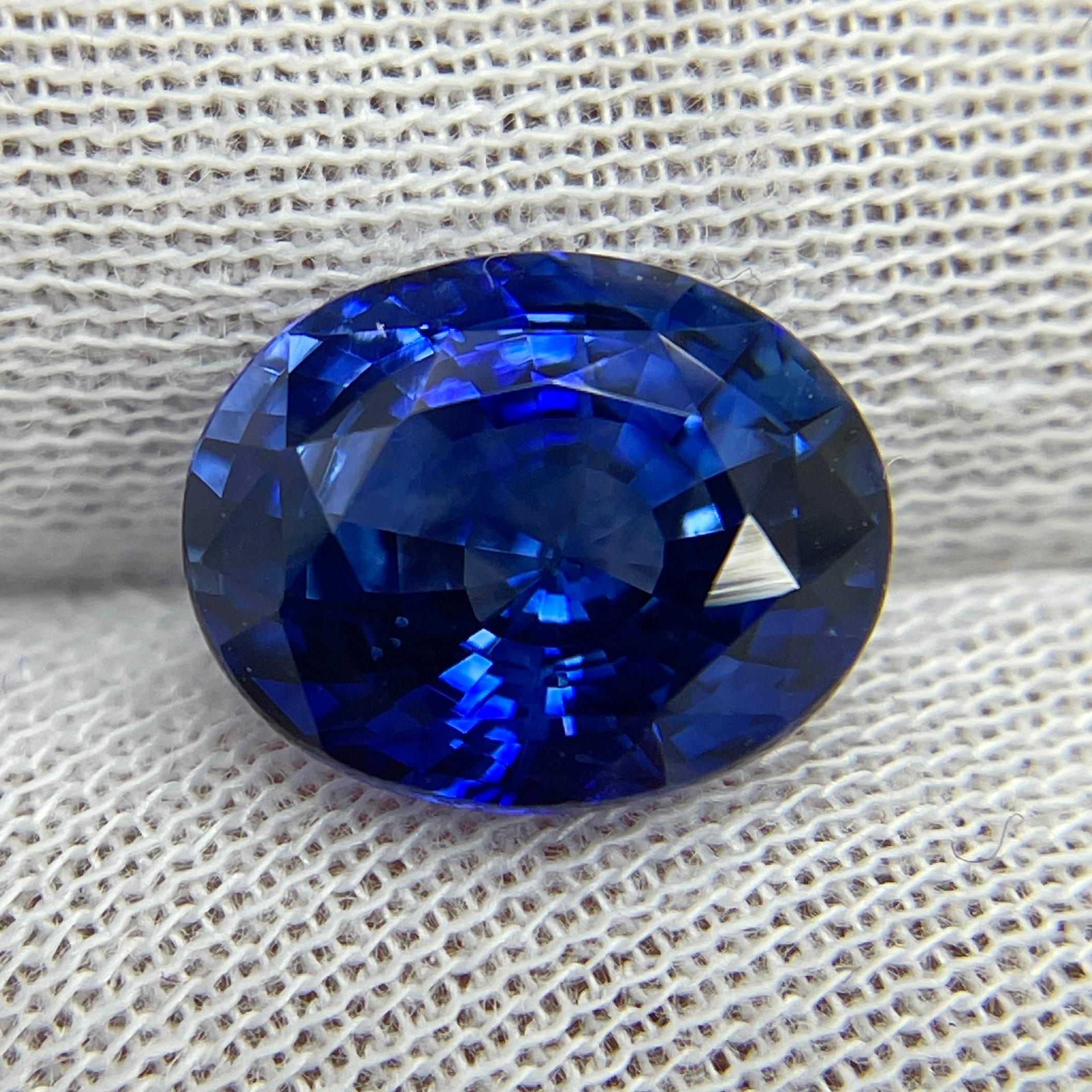 A CDC certified sweet blue, lively blue Sri Lankan oval sapphire. This stone is eye clean and has a very spready face. Will look beautiful in any jewelry!
We can help you make your dream jewelry piece with this. 