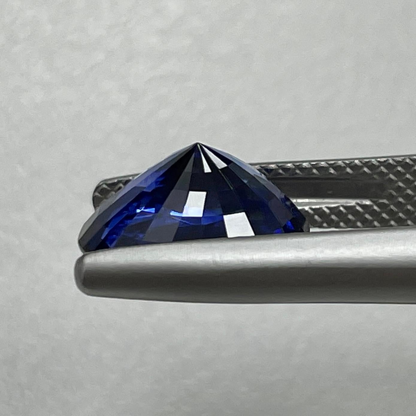 5.06Ct Ceylon Oval Sapphire In New Condition For Sale In New York, NY