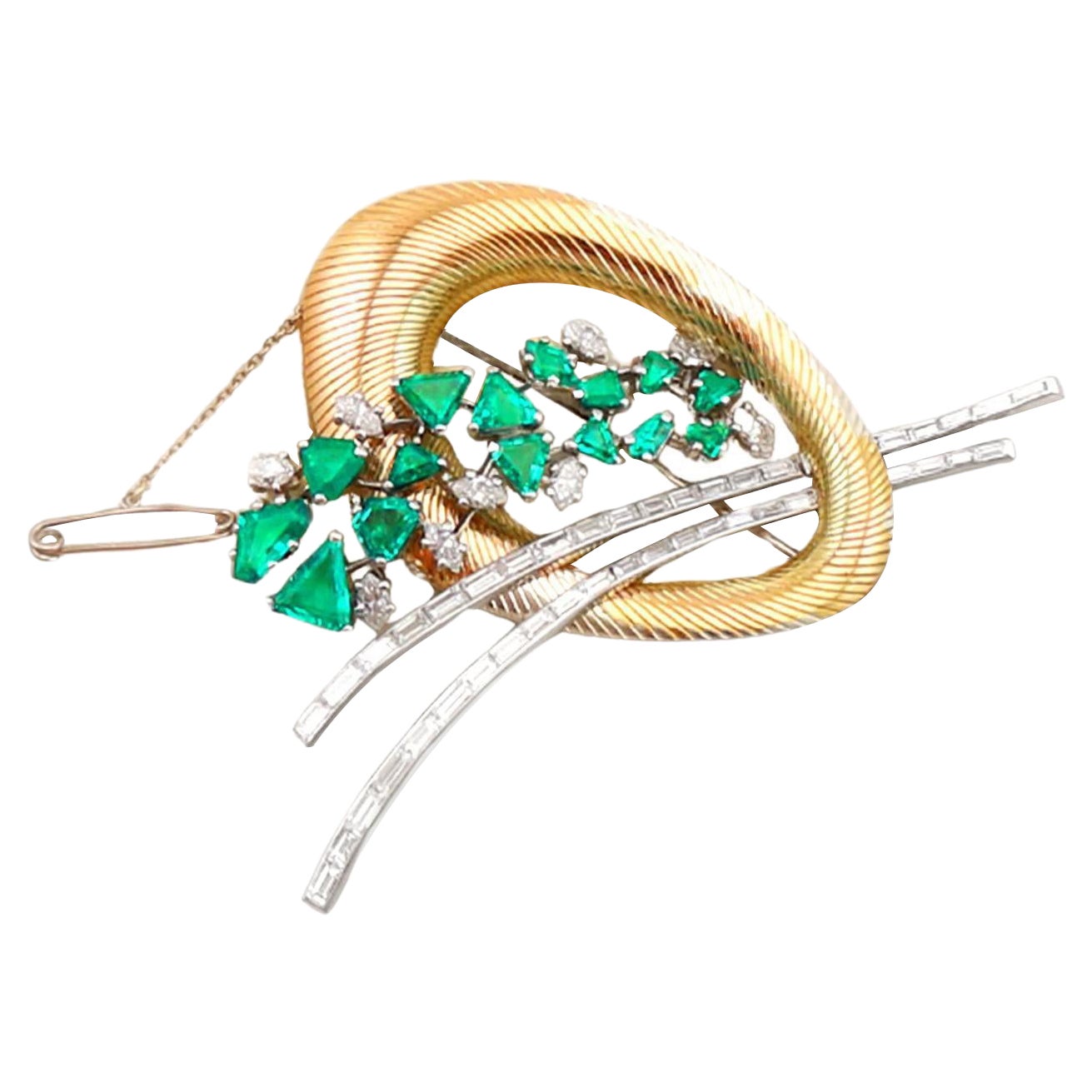 Broche en or jaune et platine avec émeraude de 6,07 carats et diamants de 4,05 carats en vente
