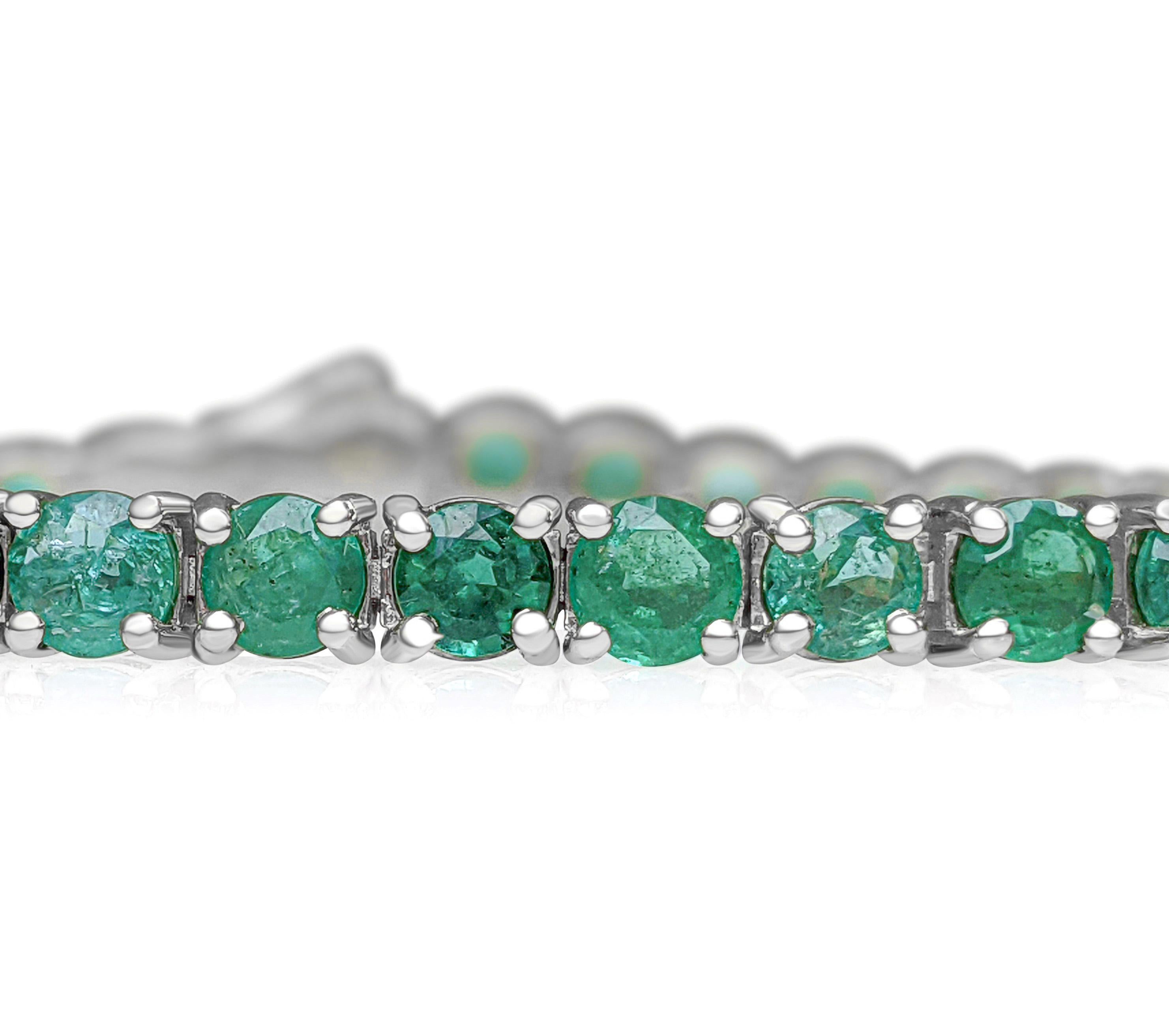 NO RESERVE - 6.07cttw Emerald Tennis, 14K White Gold Bracelet In New Condition In Ramat Gan, IL