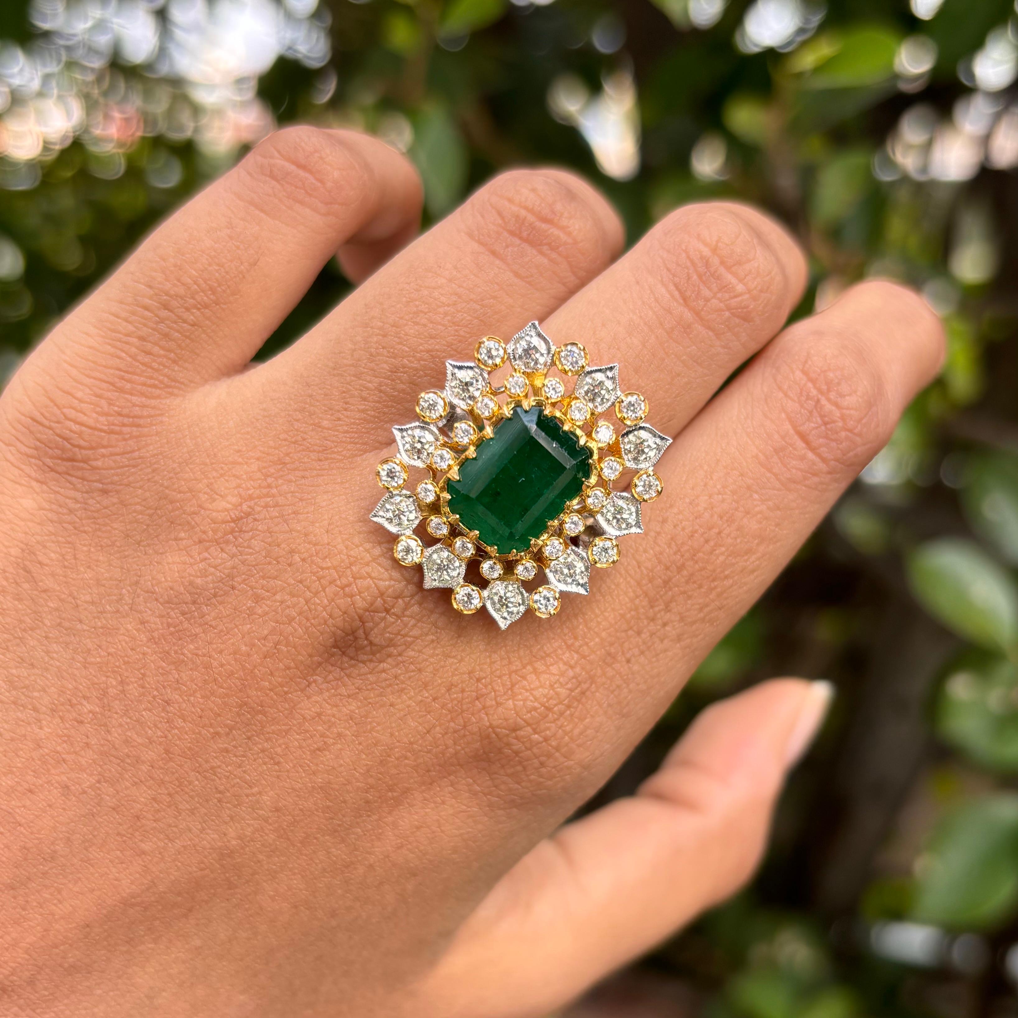 Statement-Ring aus 18 Karat Gold mit 6,07 Karat sambischem Smaragd, 1,51 Karat Diamanten im alten Minenschliff 9