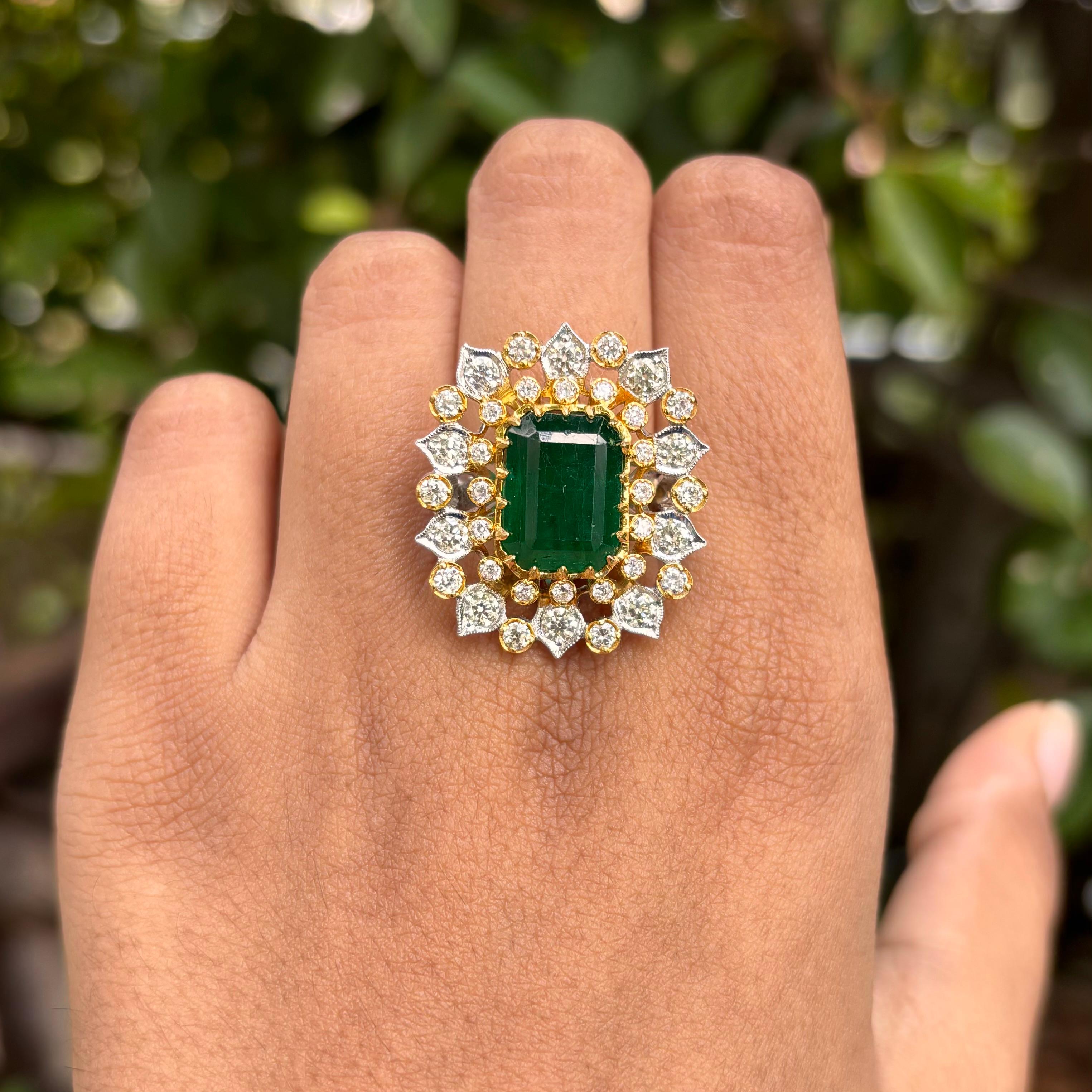 Statement-Ring aus 18 Karat Gold mit 6,07 Karat sambischem Smaragd, 1,51 Karat Diamanten im alten Minenschliff 10
