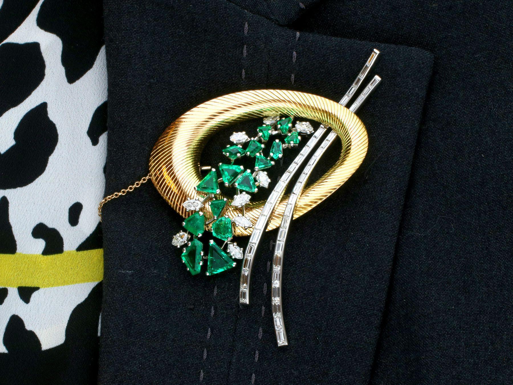 6.07 Carat Emerald and 4.05 Carat Diamond Yellow Gold and Platinum Brooch For Sale 9