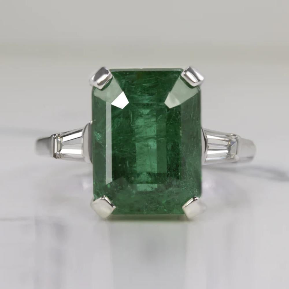 Contemporary 6.07ct Emerald Diamond Cocktail Ring GIA Certified Platinum, Natural 3 Stone, 6 For Sale