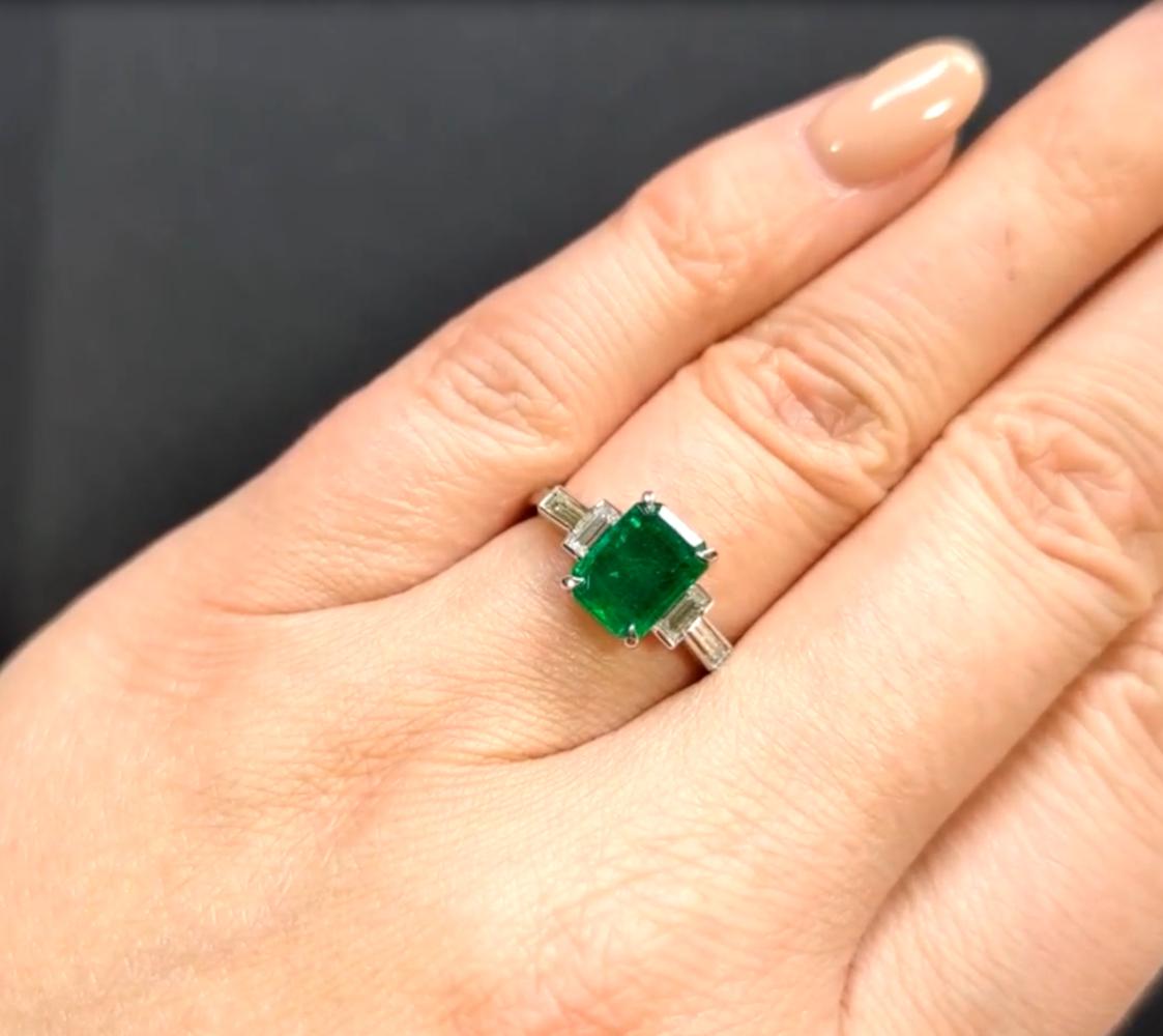 6.07ct Emerald Diamond Cocktail Ring GIA Certified Platinum, Natural 3 Stone, 6 In New Condition For Sale In Rome, IT