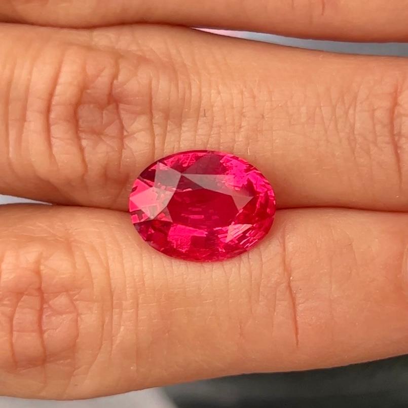 6,08 Karat natürlicher Tansanischer neonfarbener, leuchtend rosafarbener Mahenge-Spinell (Moderne)