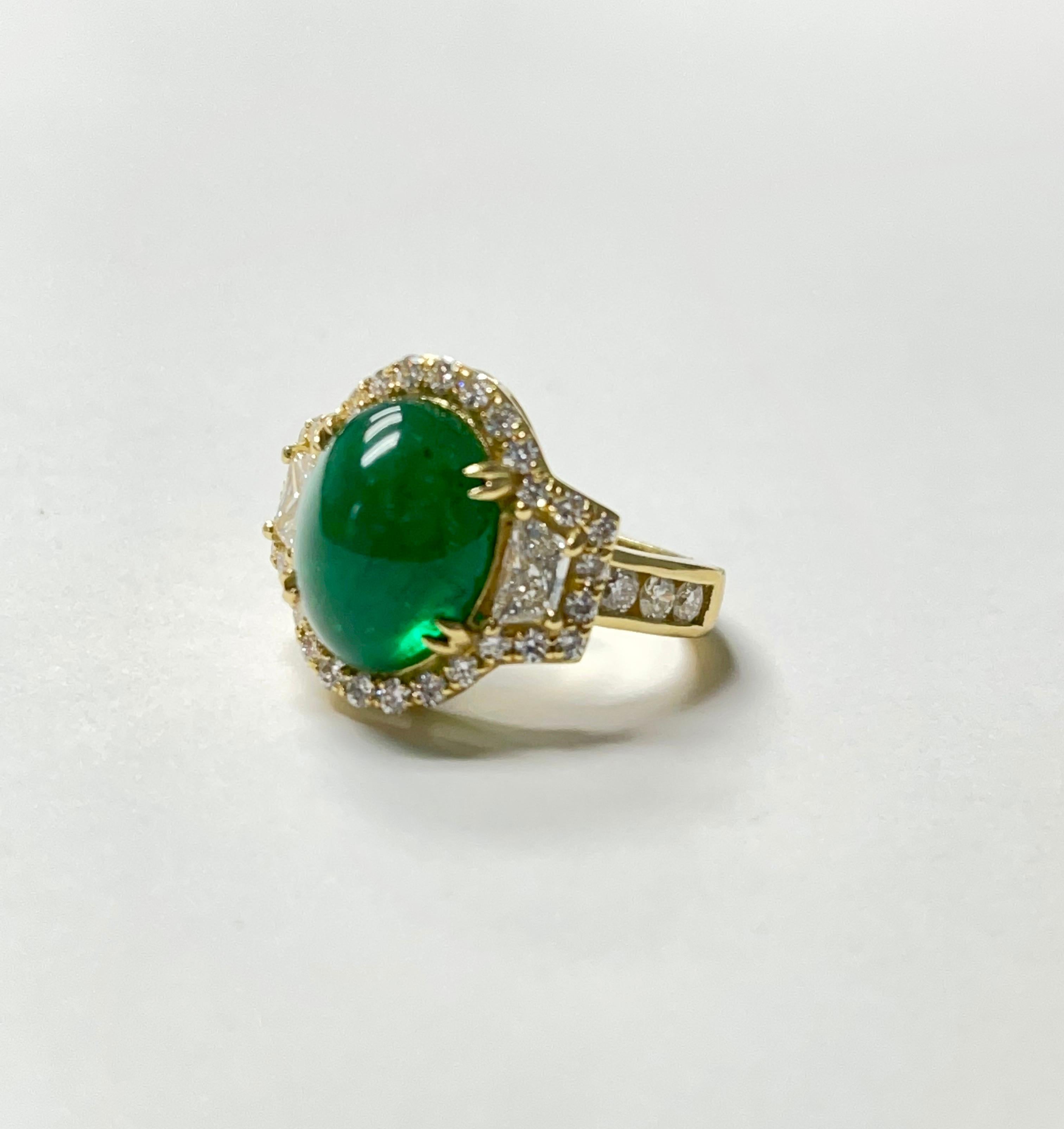 Women's 6.08 Carat Oval Emerald Cabochon Engagement Ring in 18K Gold, Certified. For Sale