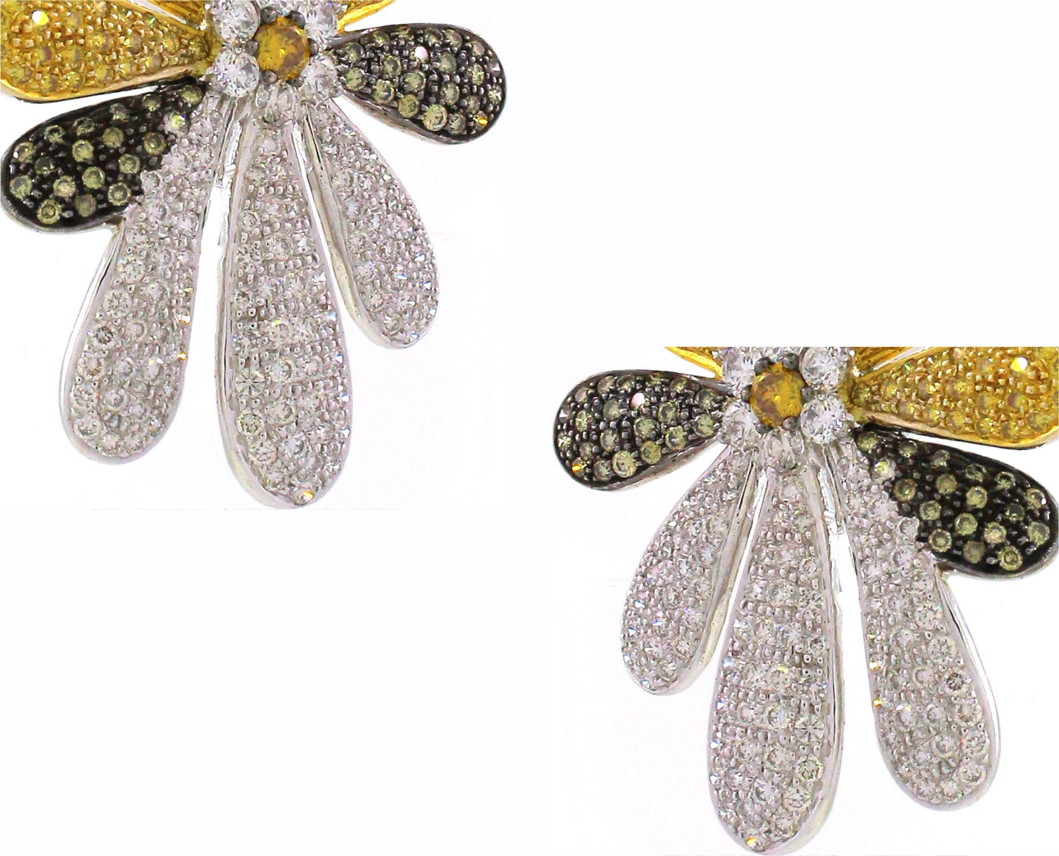 Round Cut 6.08 carats of Diamond and fancy colored diamonds stud Earrings For Sale