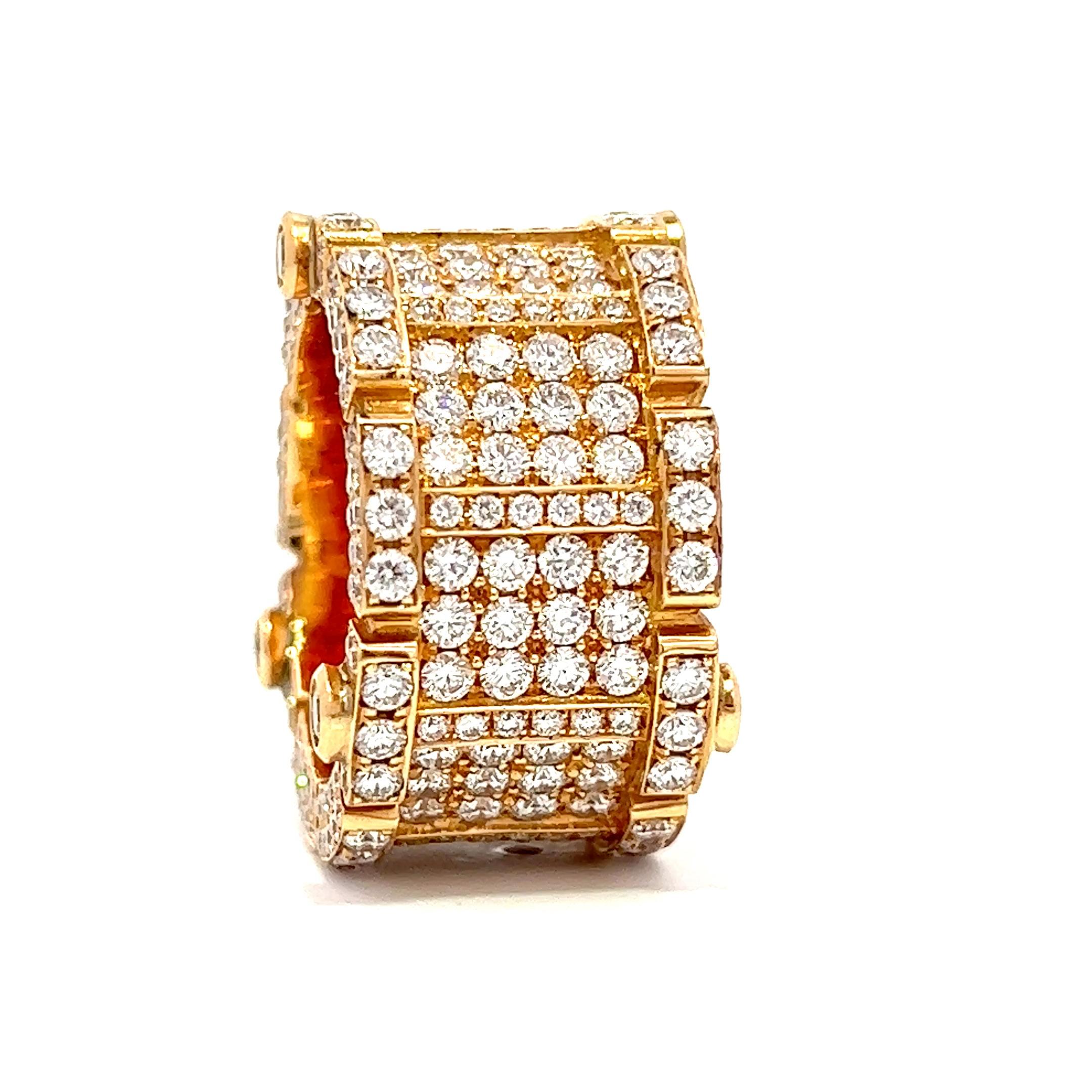 Machen Sie sich bereit, die Blicke auf sich zu ziehen mit diesem exquisiten Ring! Mit einem atemberaubenden runden Diamanten von 6,08 Karat, Farbe F und Reinheit VS, elegant gefasst in 18 Karat Roségold, ist dieses Band das ultimative Symbol für
