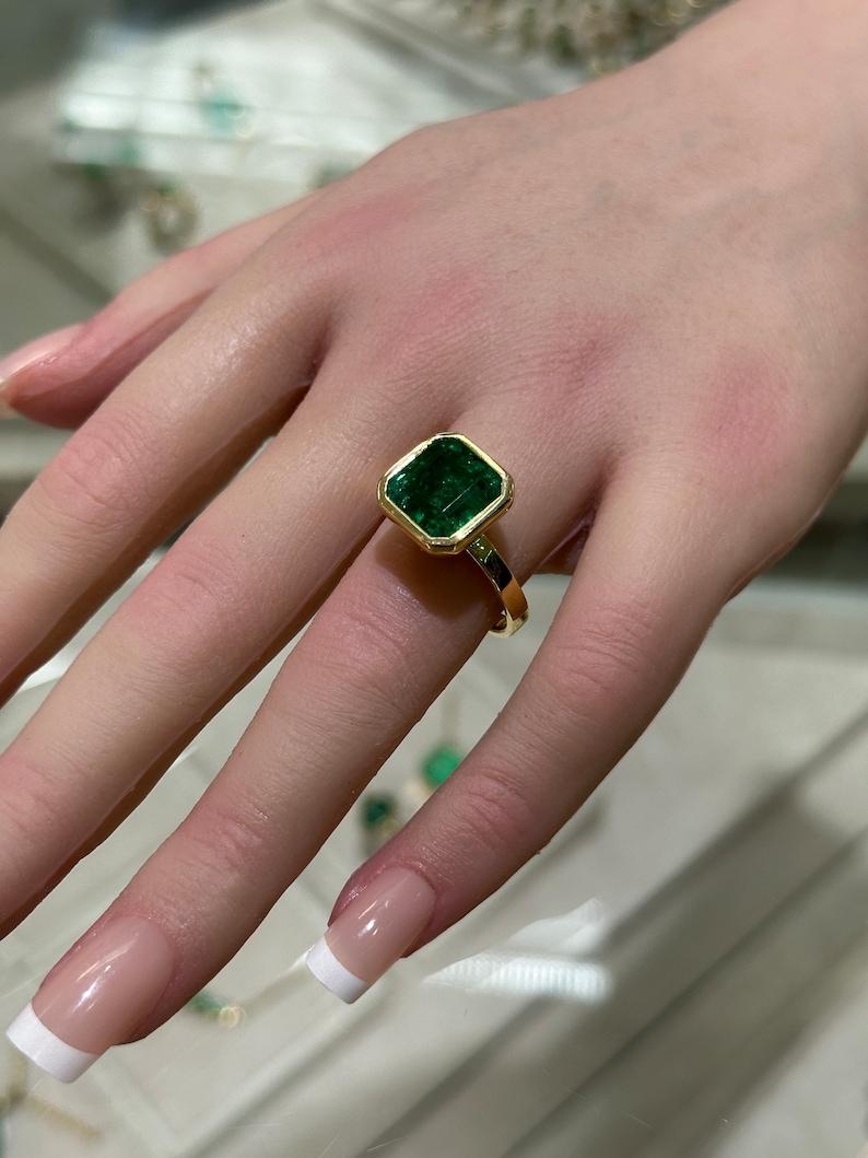 6,08 Karat 18K Großer Solitär-Ring mit Smaragd im Asscher-Schliff - Dunkelwaldgrün Damen im Angebot