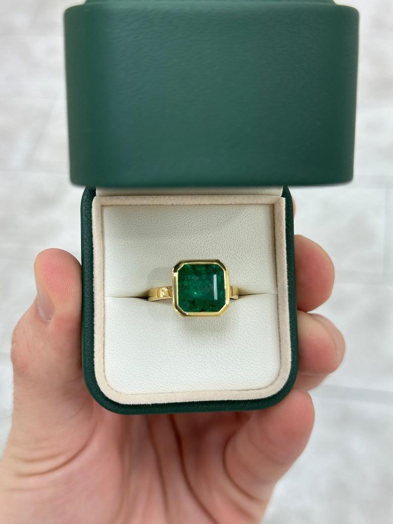 6,08 Karat 18K Großer Solitär-Ring mit Smaragd im Asscher-Schliff - Dunkelwaldgrün im Angebot 1