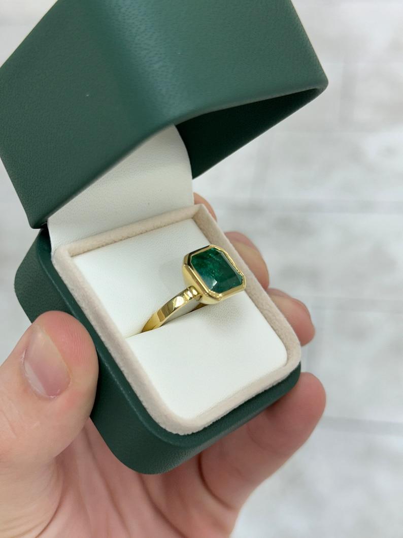 6,08 Karat 18K Großer Solitär-Ring mit Smaragd im Asscher-Schliff - Dunkelwaldgrün im Angebot 2