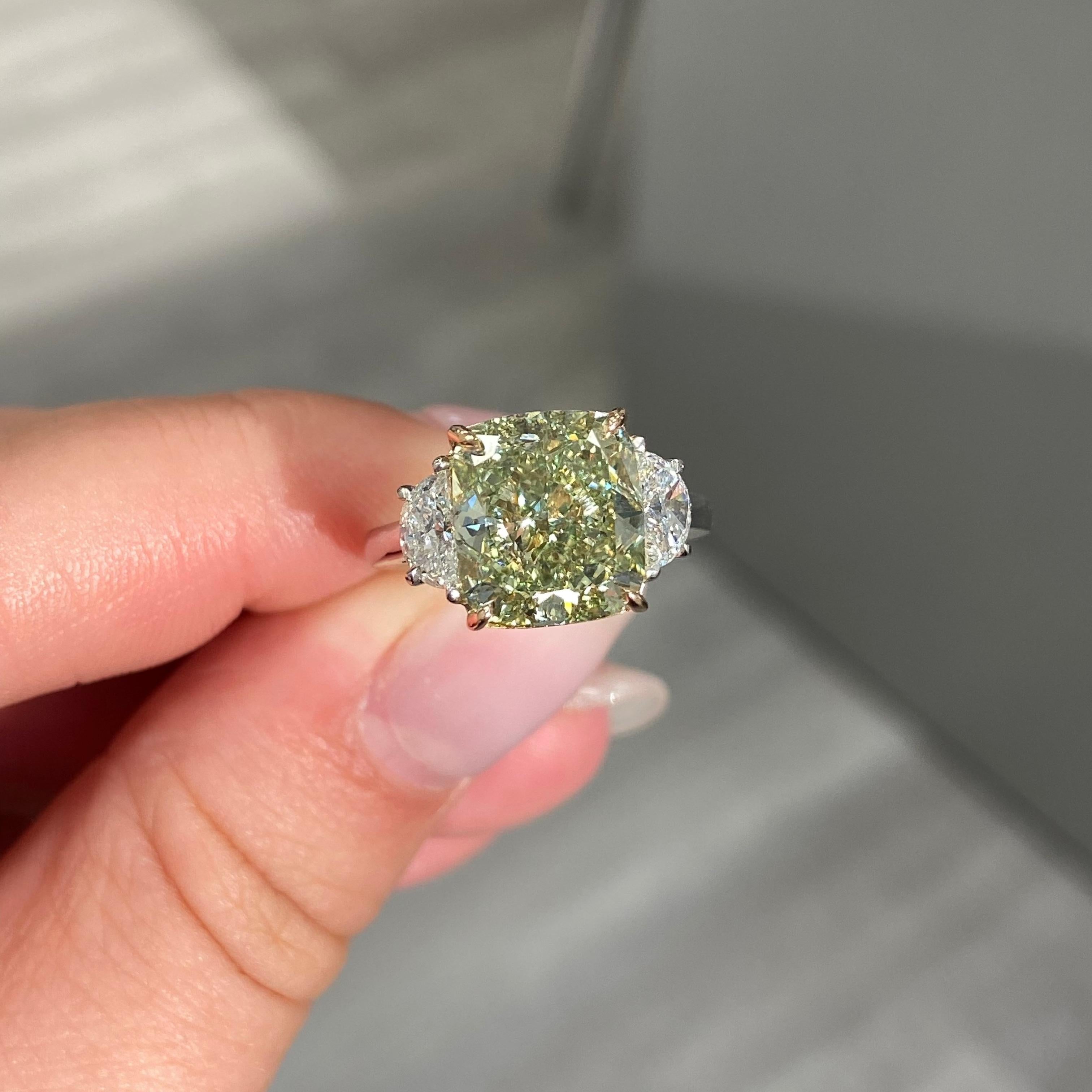 6.08ct Fancy Yellow-Green Cushion Cut Diamond Engagement Ring In New Condition For Sale In New York, NY