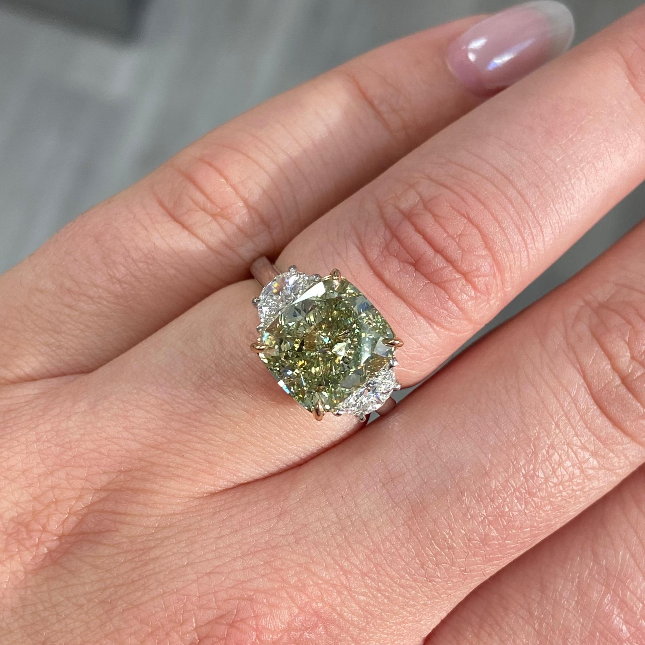 6.08ct Fancy Yellow-Green Cushion Cut Diamond Engagement Ring For Sale 1