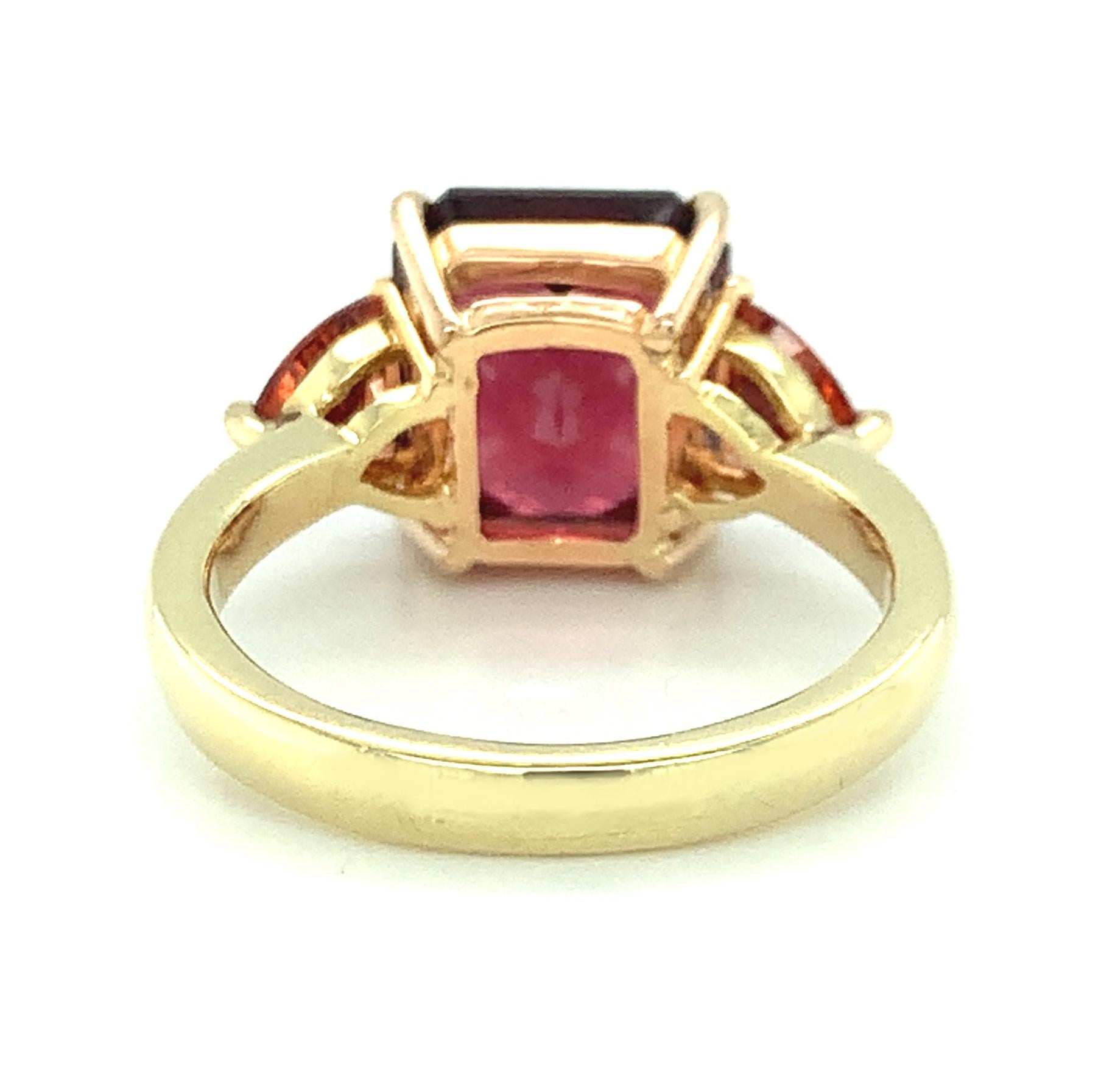 6 Carat Red Garnet and Trillion-Cut Spessartite Three-Stone Ring in Yellow Gold  In New Condition For Sale In Los Angeles, CA