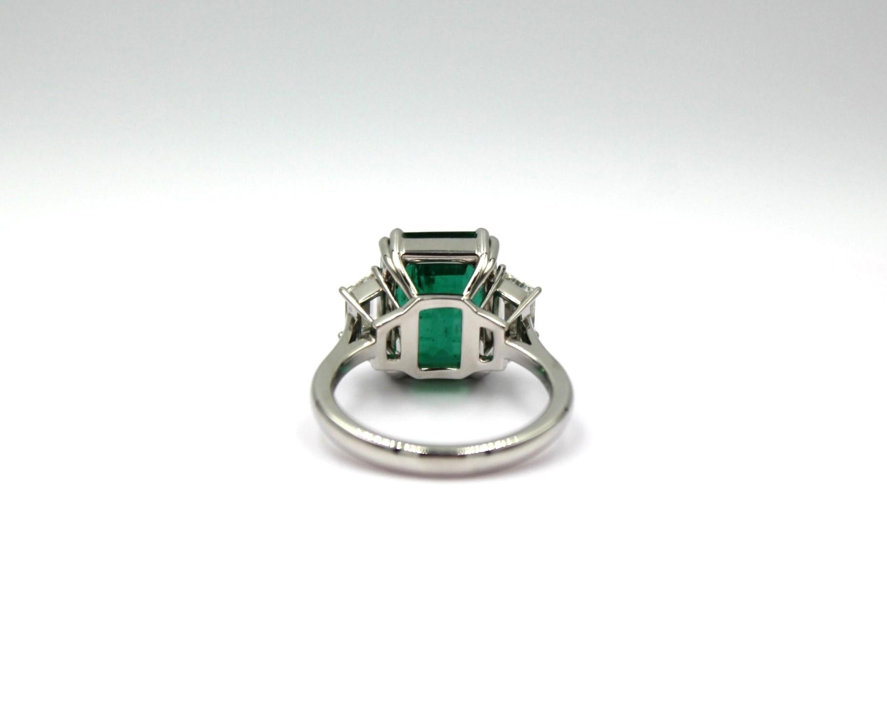 Emerald Cut 6.09 Carat Emerald & Diamond Ring For Sale