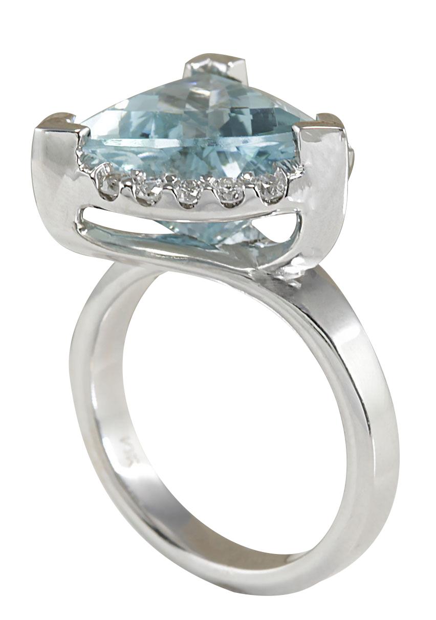 Trillion Cut Natural Aquamarine 14 Karat White Gold Diamond Ring For Sale