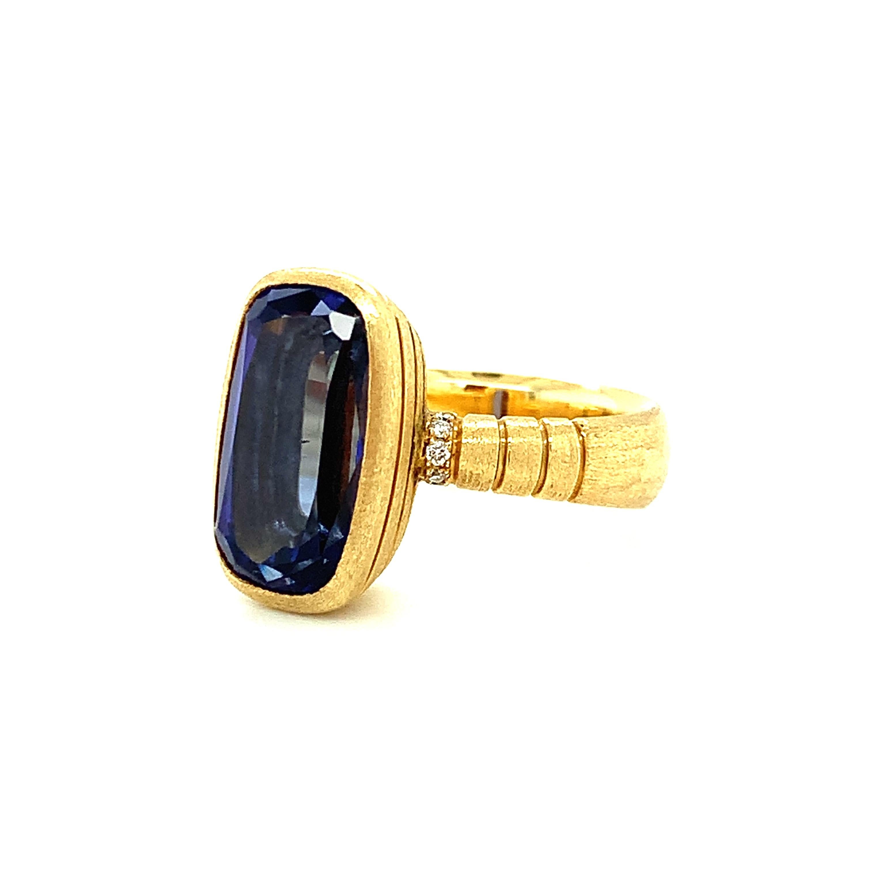 Tansanit und Diamant Handgefertigter Ring aus 18 Karat Gelbgold mit Lünette, 6,09 Karat  im Angebot 1