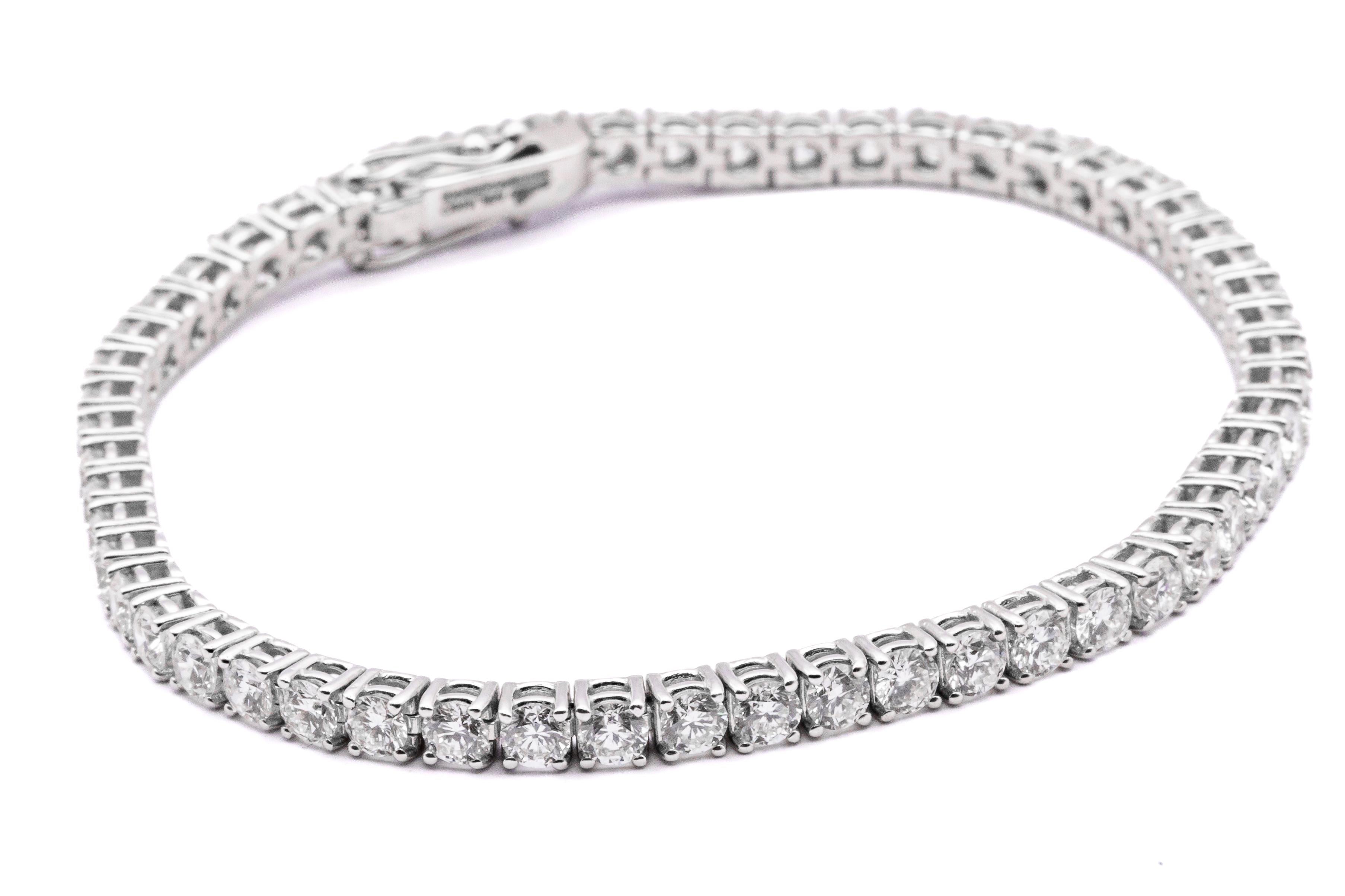 Contemporary 6.09 Carat VS G Color Diamond White Gold Tennis Bracelet For Sale