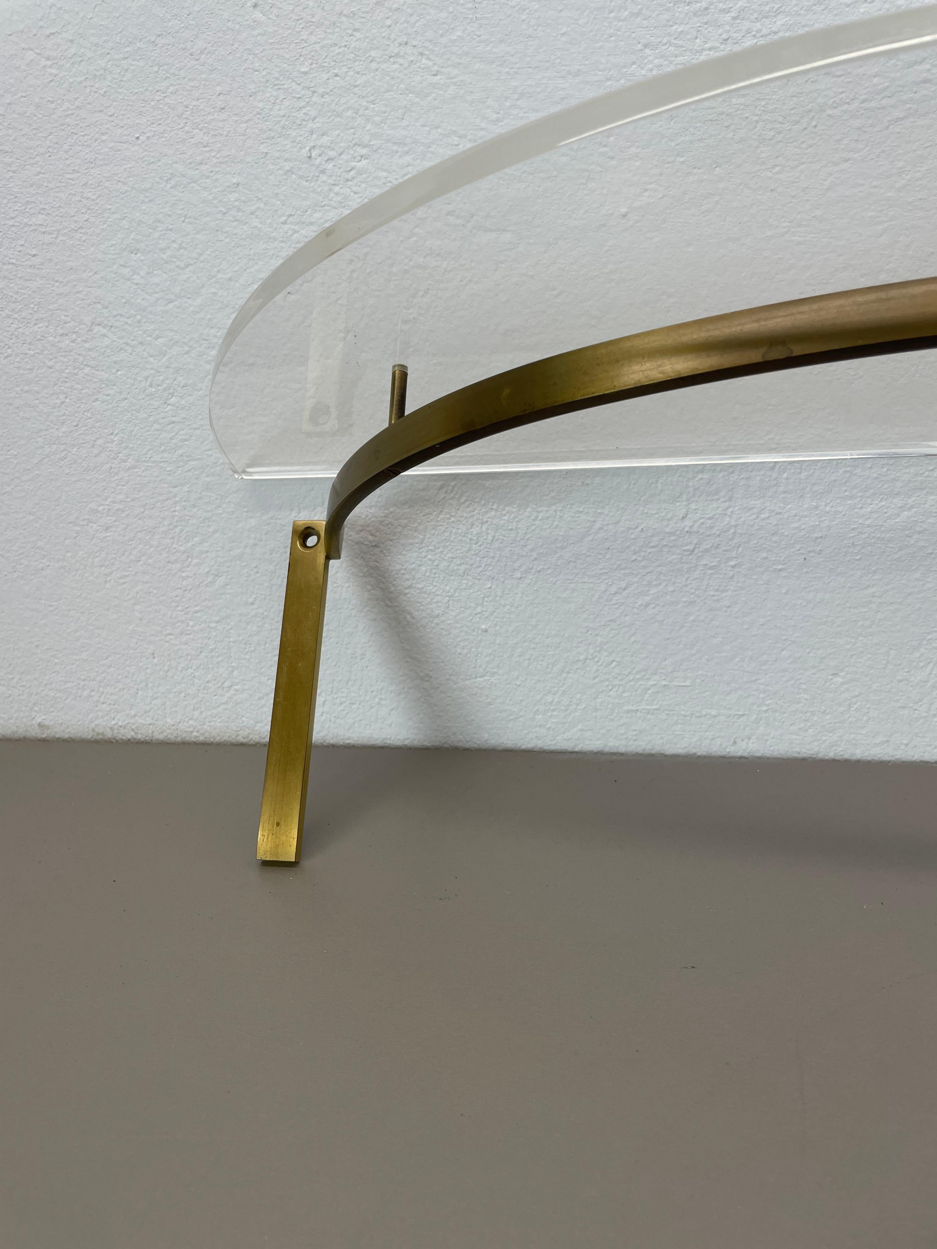 Unité murale Hollywood Regency de 60 cm en laiton massif et verre acrylique, Italie des années 1970 en vente 8