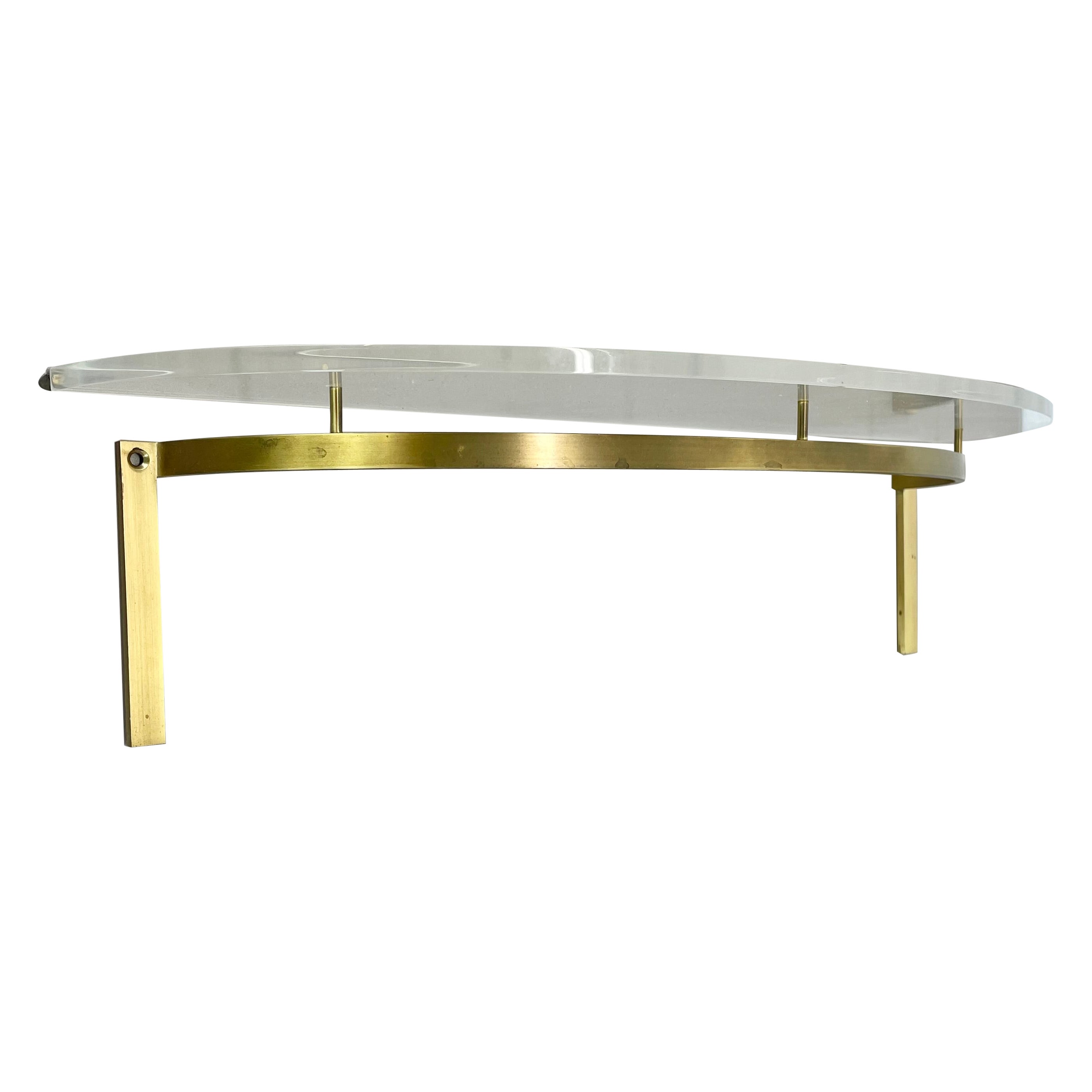 Unité murale Hollywood Regency de 60 cm en laiton massif et verre acrylique, Italie des années 1970 en vente