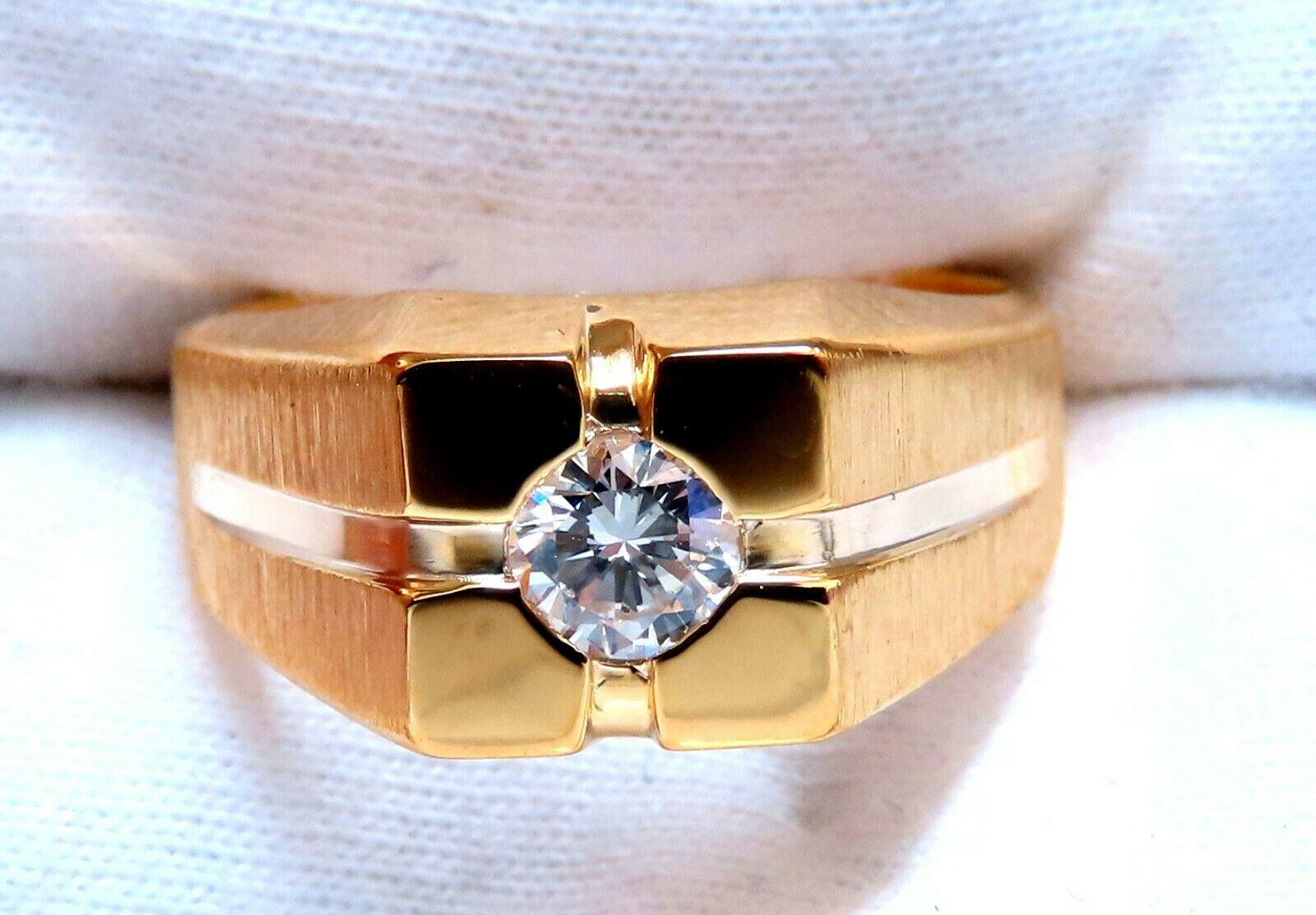 Men's round diamond & brush finish ring.

.60ct. center round diamond.

Full Cut, Brilliant

Vs-2 clarity

G-color

Ring Width: 10mm diameter

Natural, Earth Mined.

14kt. yellow gold.

7.2 grams.

current ring size: 8

We may resize, please