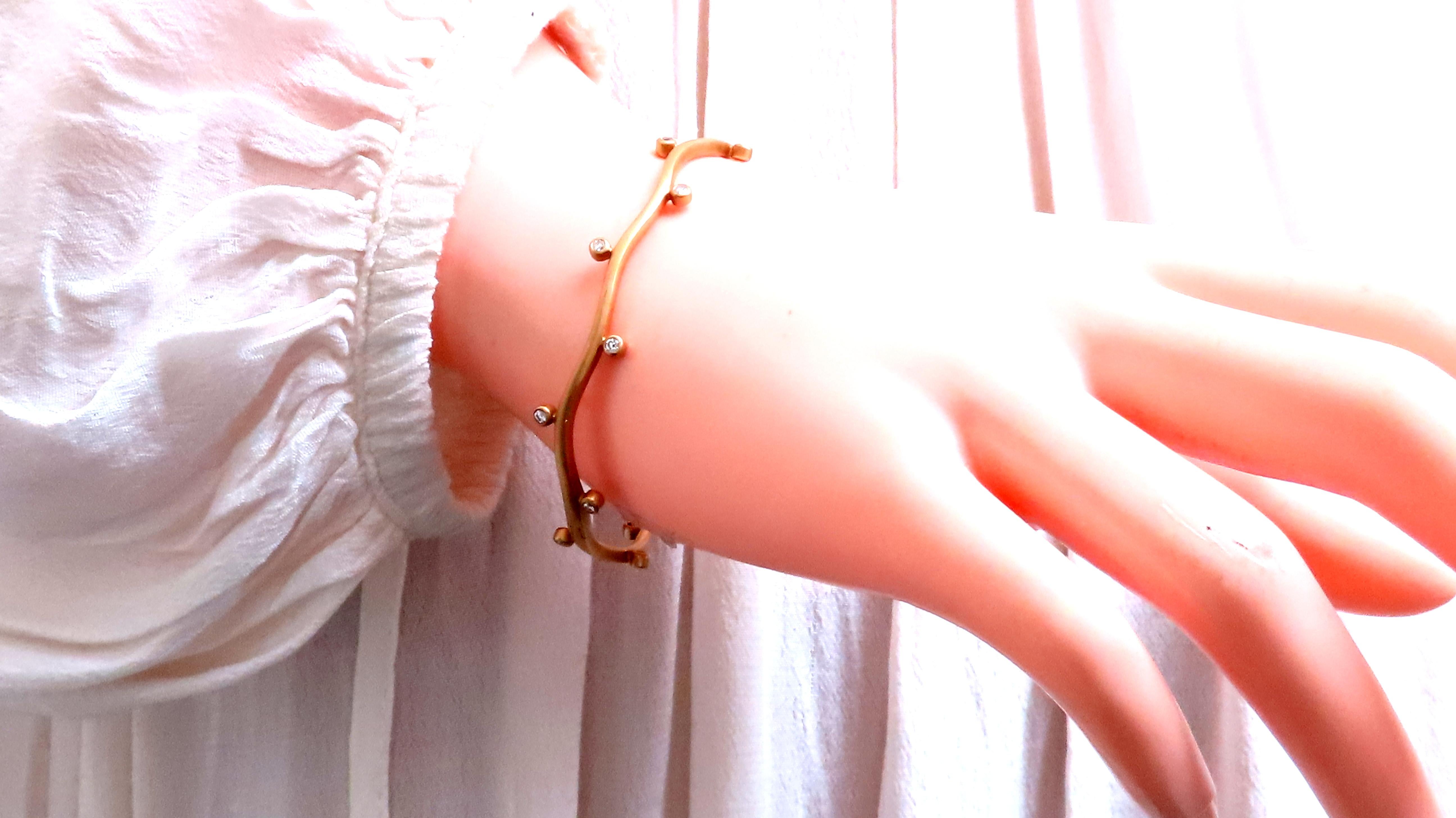 Round Cut .60ct Natural Diamonds Vine Bangle Bracelet 18kt gold 12465 For Sale