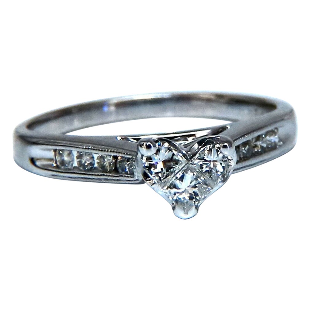 Bague en grappe ronde princesse et ronde en relief de 0,60 carat, 14 carats en vente
