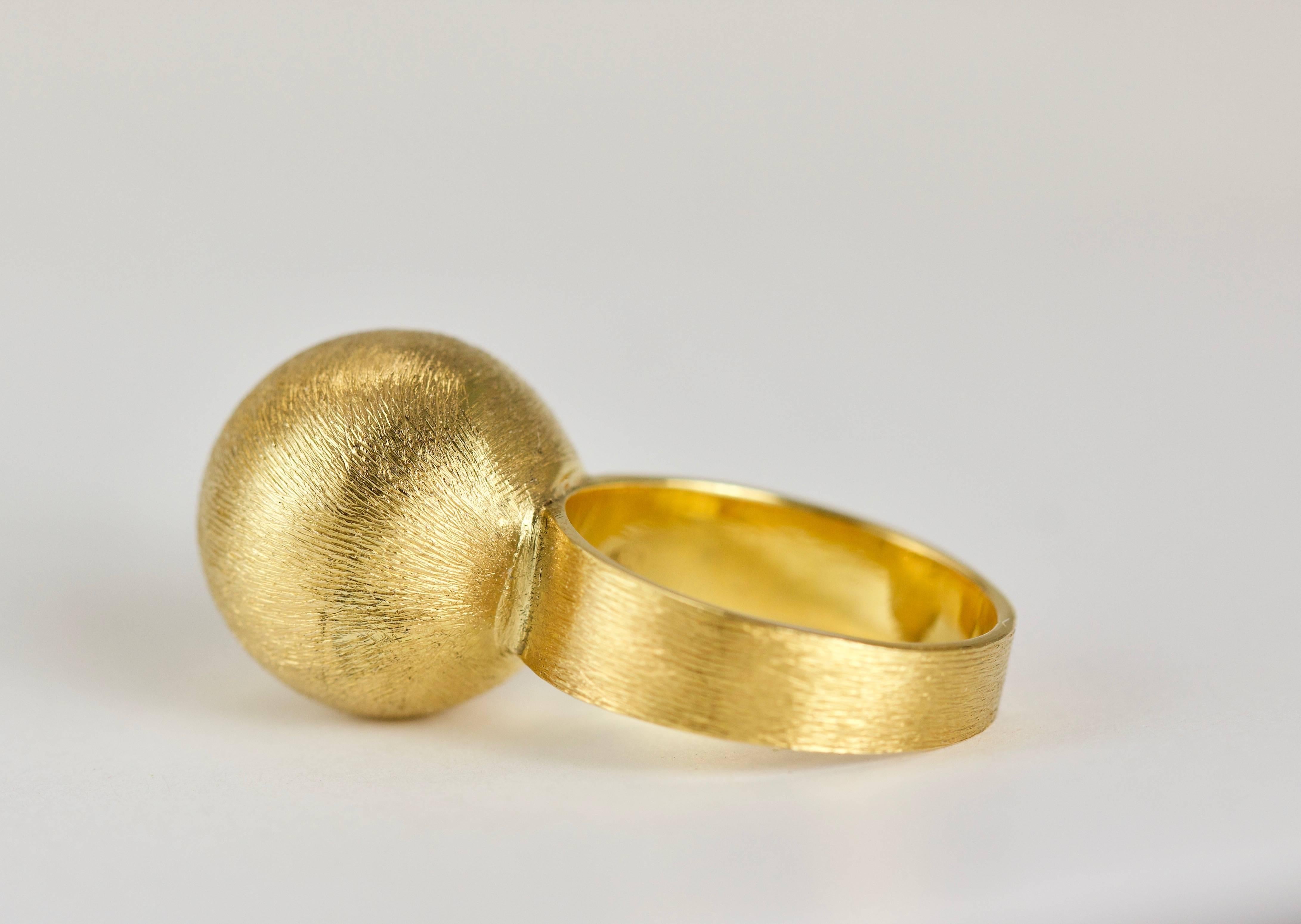 1960s 14 Karat Ball Ring In Excellent Condition For Sale In Roxbury, CT