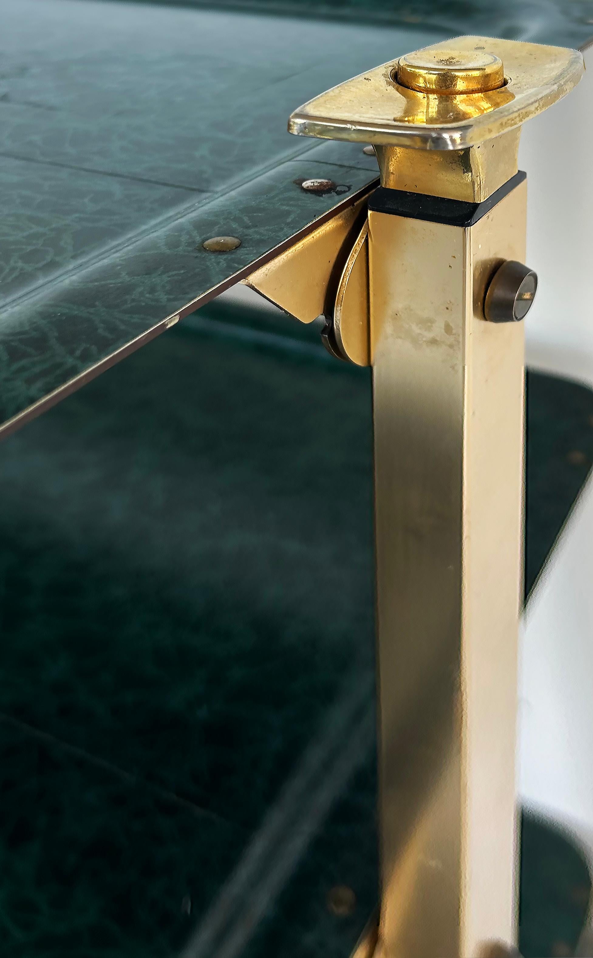 '60s 3-Tier Brass Lucite Folding Rolling Dessert Serving Cart on Casters In Good Condition For Sale In Miami, FL
