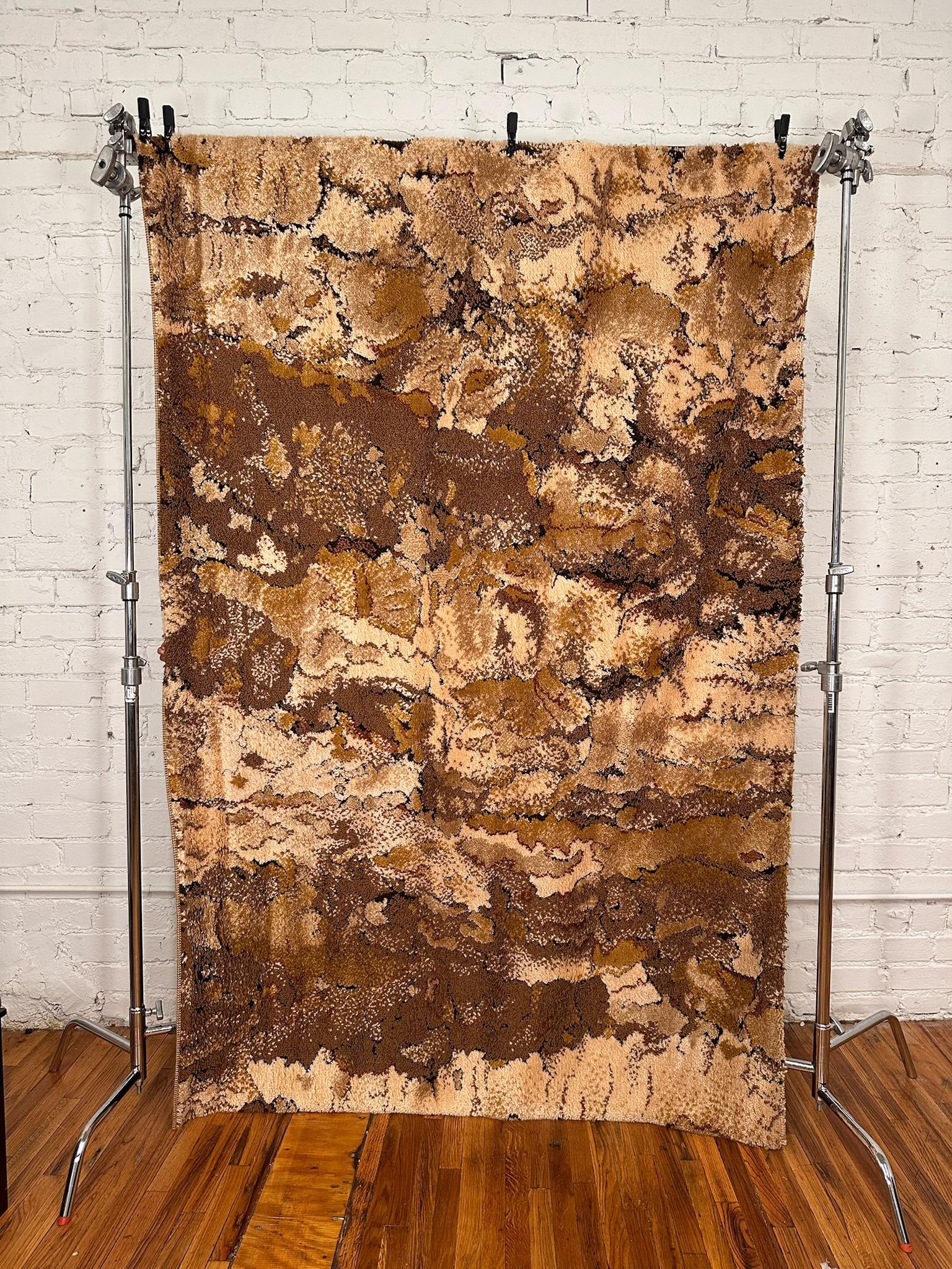 60's 70's Alfombra Rya Abstracta De Lana Marrón SIN USAR Moderna De Mitad De Siglo mediados del siglo XX en venta