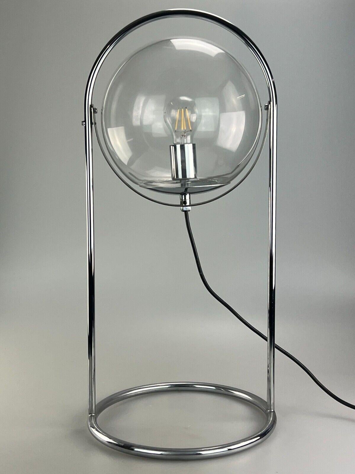 60s 70s lampe boule lampe de table lampe space age design verre metal

Objet : lampe sphérique

Fabricant :

Condit : bon

Âge : environ 1960-1970

Dimensions :

Diamètre = 31cm
Hauteur = 66cm

Autres notes :

Douille E27

Les