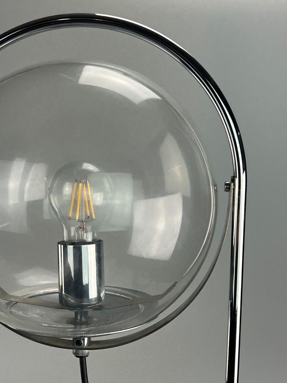 Métal Lampe de table, lampe à boule, design ère spatiale, verre et métal, années 60/70 en vente