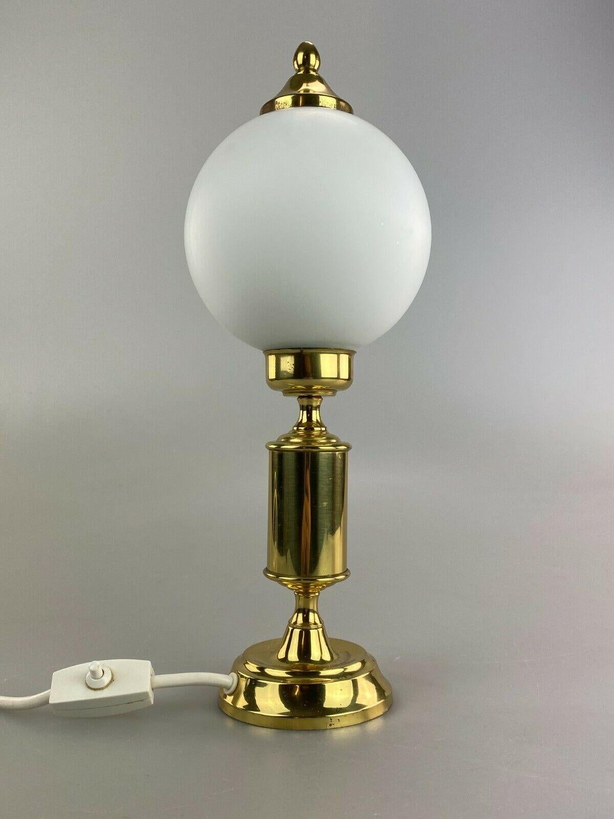 60s 70s ball lamp light table lamp bedside lamp space age design

Object: spherical lamp

Manufacturer:

Condition: good

Age: around 1960-1970

Dimensions:

Diameter = 13.5cm
Height = 37cm

Other notes:

The pictures serve as part