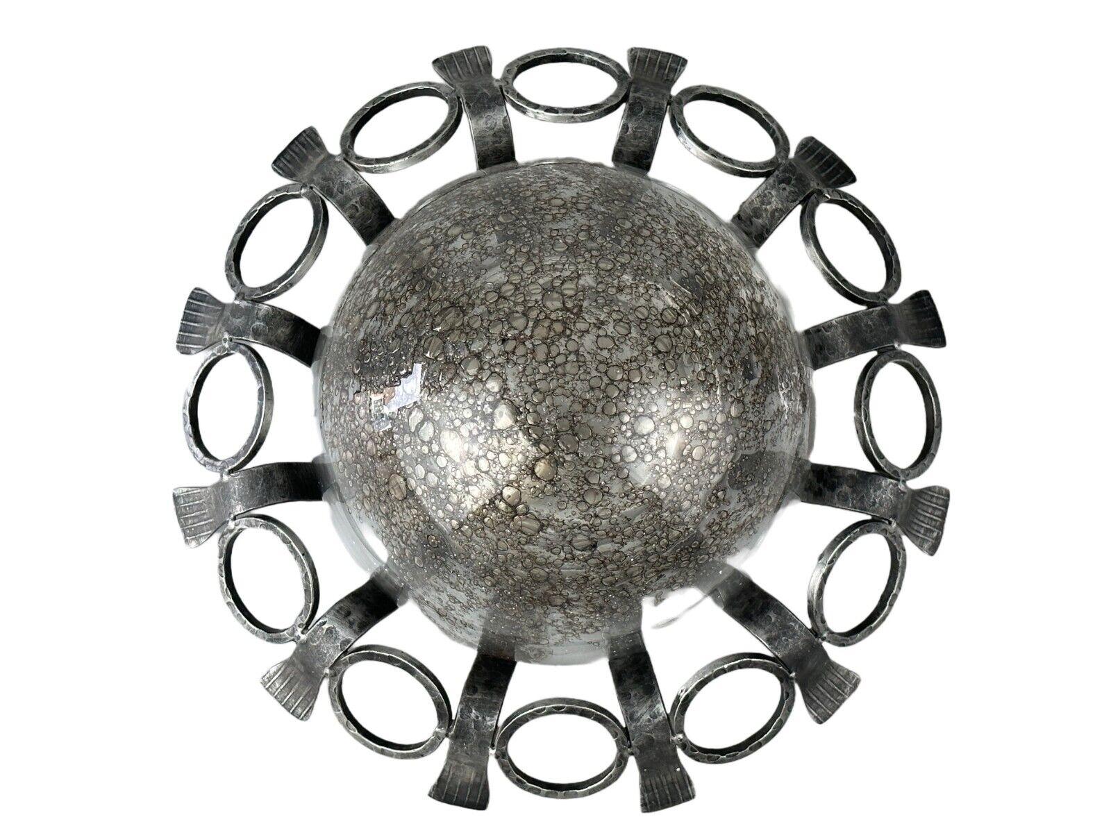60s 70s Brutalist wall lamp or ceiling lamp made of iron & glass design

Object: wall lamp

Manufacturer:

Condition: good - vintage

Age: around 1960-1970

Dimensions:

Diameter = 40.5cm
Height = 17.5cm

Other notes:

E27 socket

The pictures serve