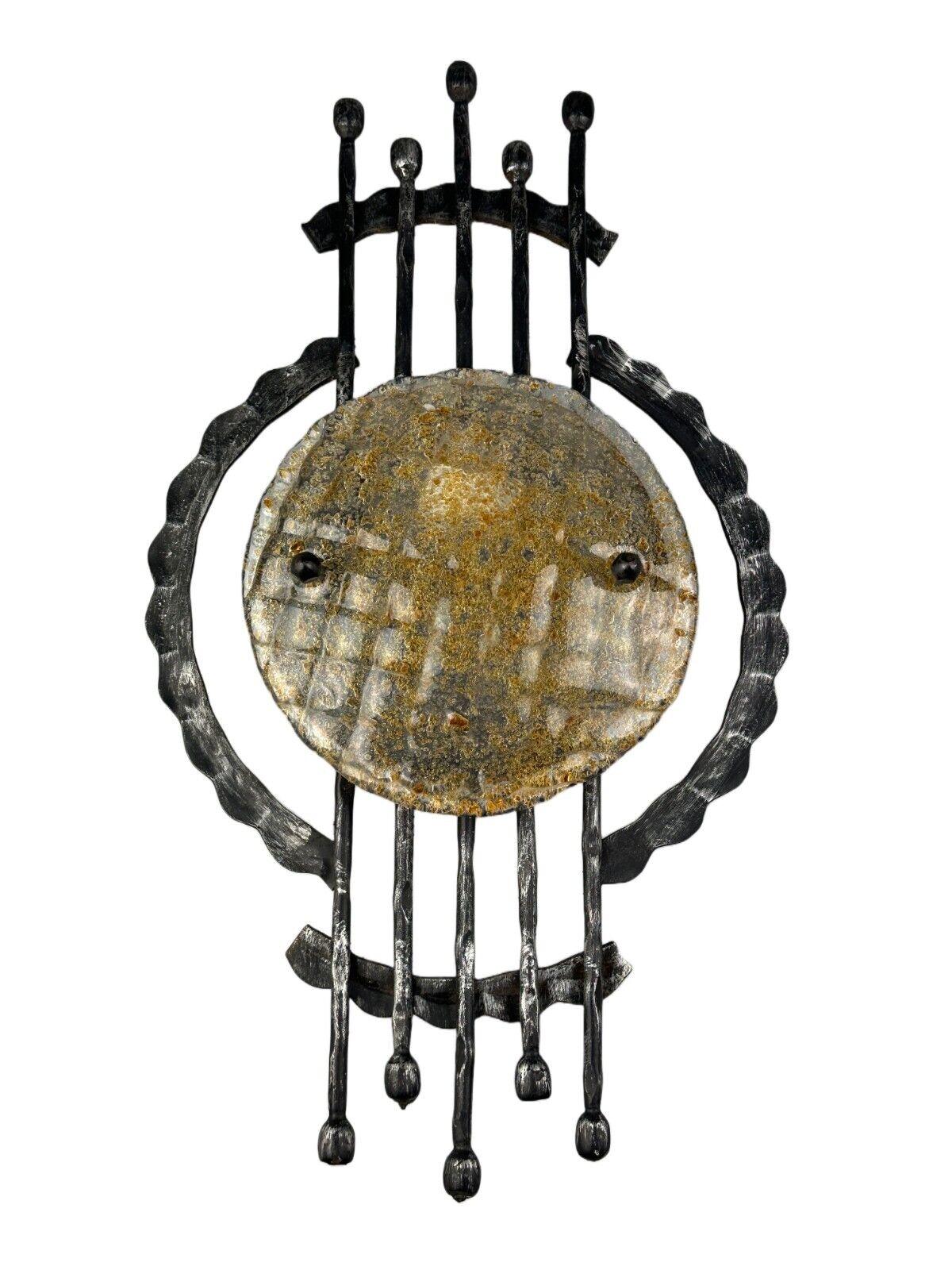 60s 70s Brutalist Wall Lamp Sconce Iron & Glass Wall Sconce Design

Object: wall lamp

Manufacturer:

Condition: good

Age: around 1960-1970

Dimensions:

Height = 53cm
Width = 30cm
Depth = 11.5cm

Material: glass, iron

Other notes:

E27