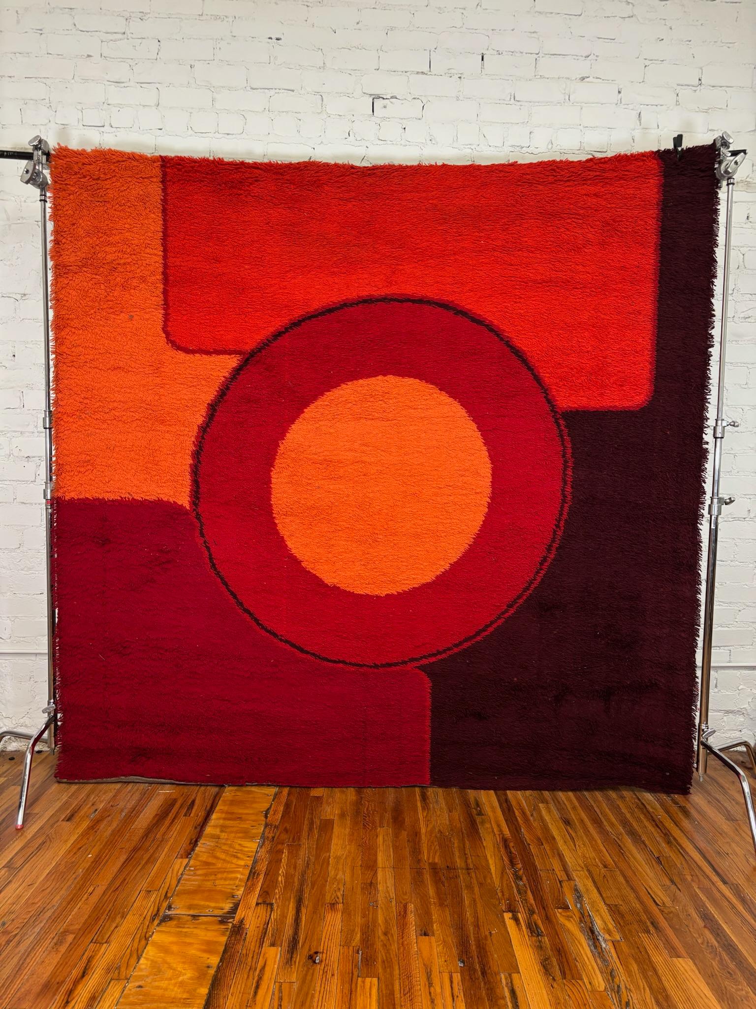 Provenant d'une collection folle qui a été conservée pendant des décennies !
Tous les nouveaux tapis vintage des années 60/70 UNUSED !

Tapis Rya Burgundy Red Orange Circle


100% Authentique ! !!



Condit : Nouveau avec les étiquettes, état