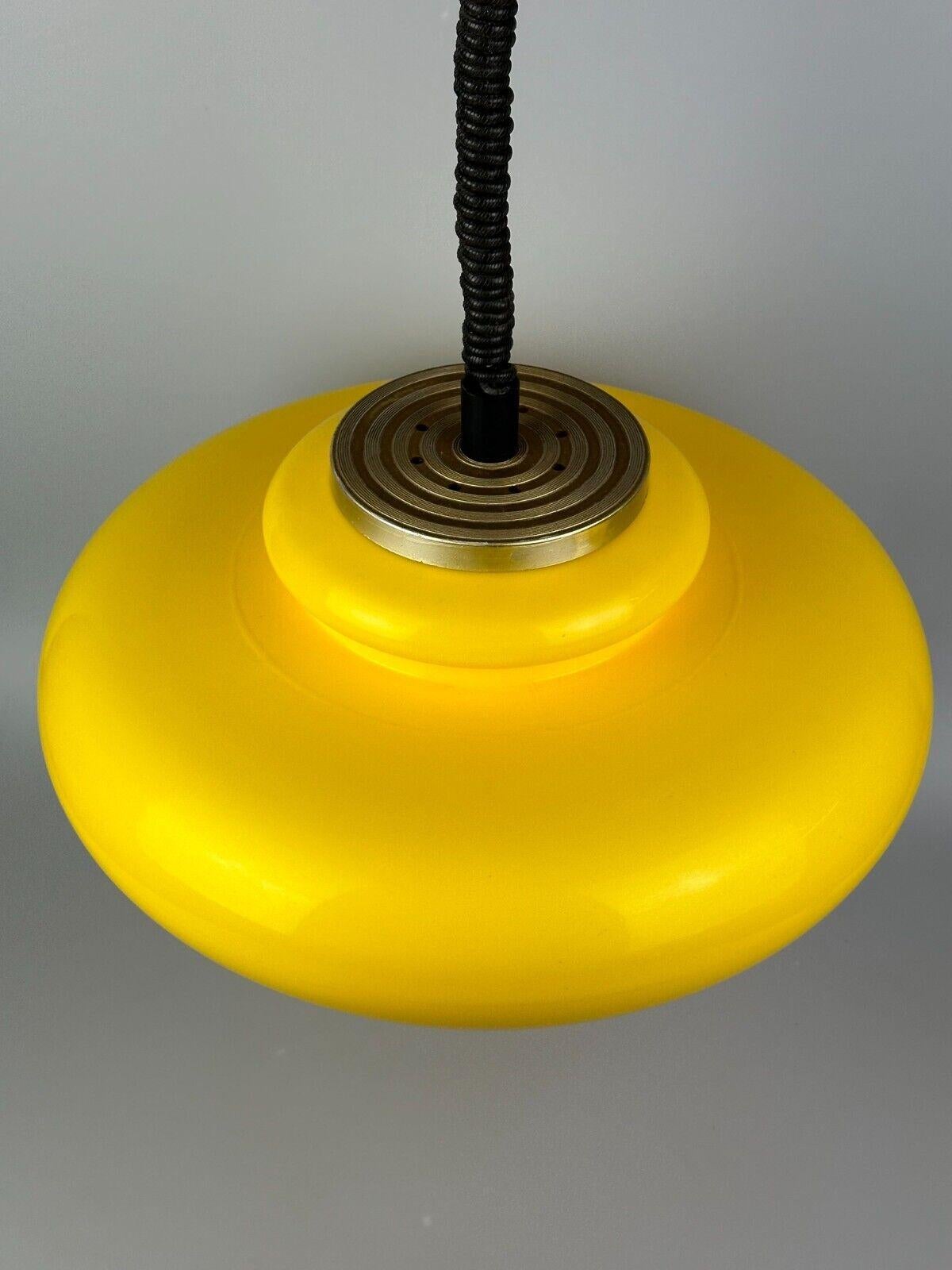 Lampada da soffitto anni '60-'70 a sospensione in plastica cromo metallo design space age In condizioni buone in vendita a Neuenkirchen, NI