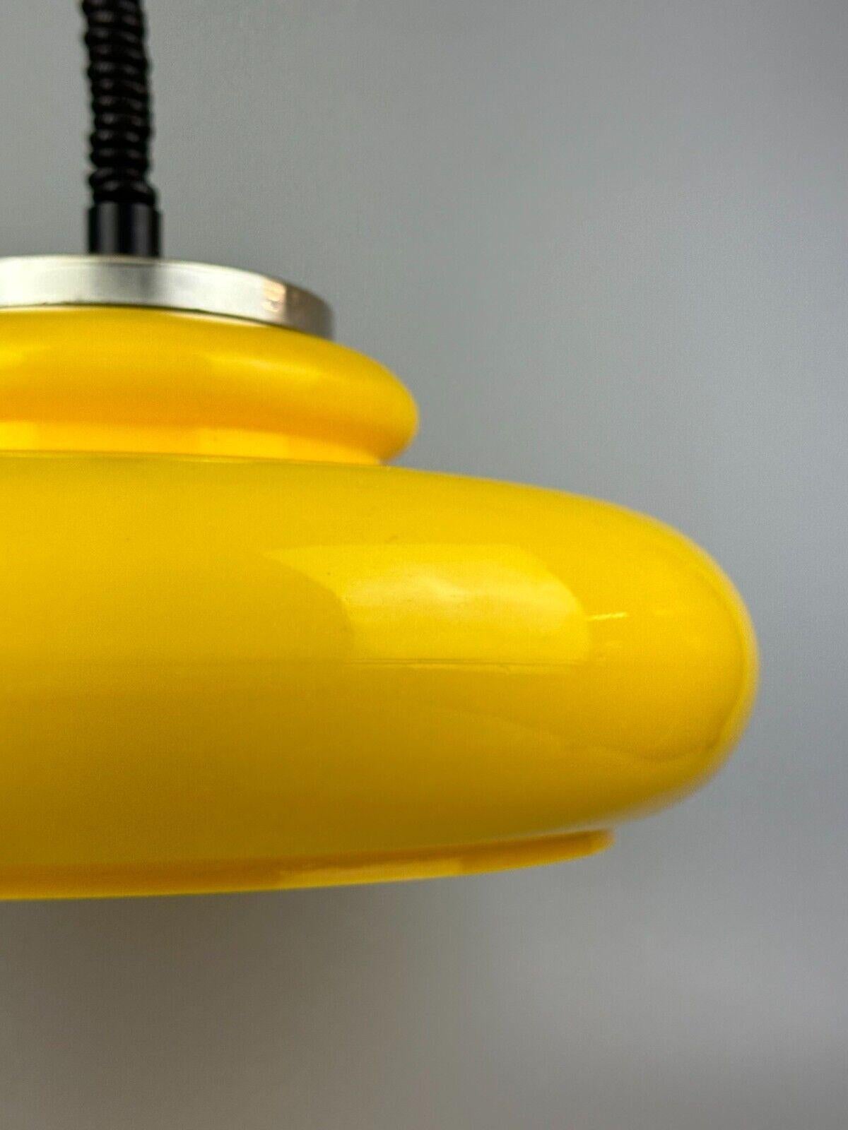 Lampada da soffitto anni '60-'70 a sospensione in plastica cromo metallo design space age in vendita 2