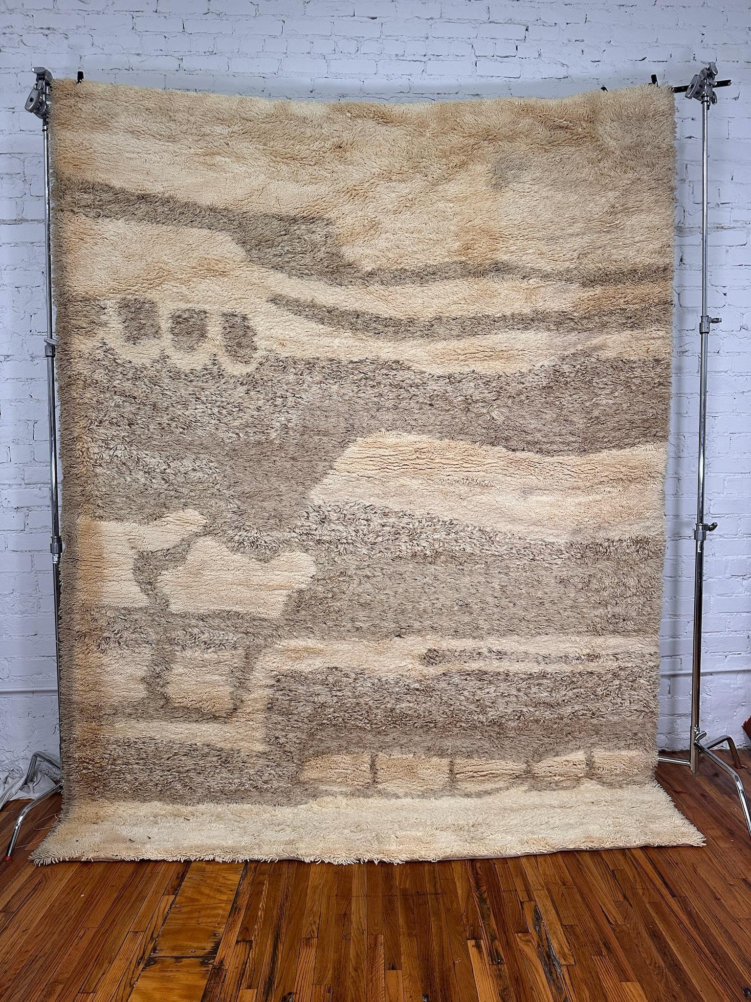 Alfombra Rya de Lana de mediados de siglo 60 70 Fondo Crema Abstracto Marrón Claro SIN USAR en venta 1