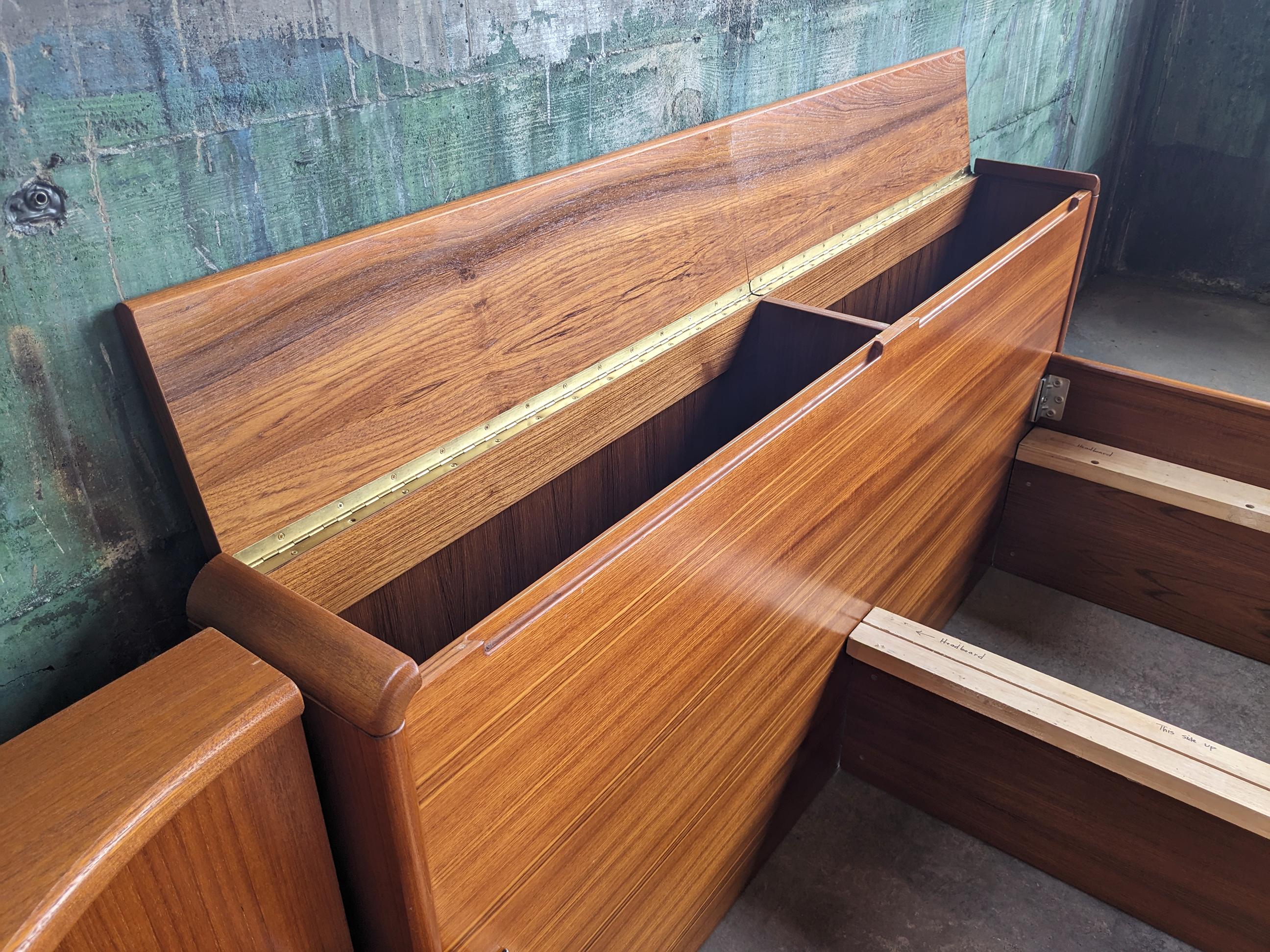 60s 70s Danish Modern Mid Century Teak Queen Bett w / Excellent Lagerung (Teakholz) im Angebot