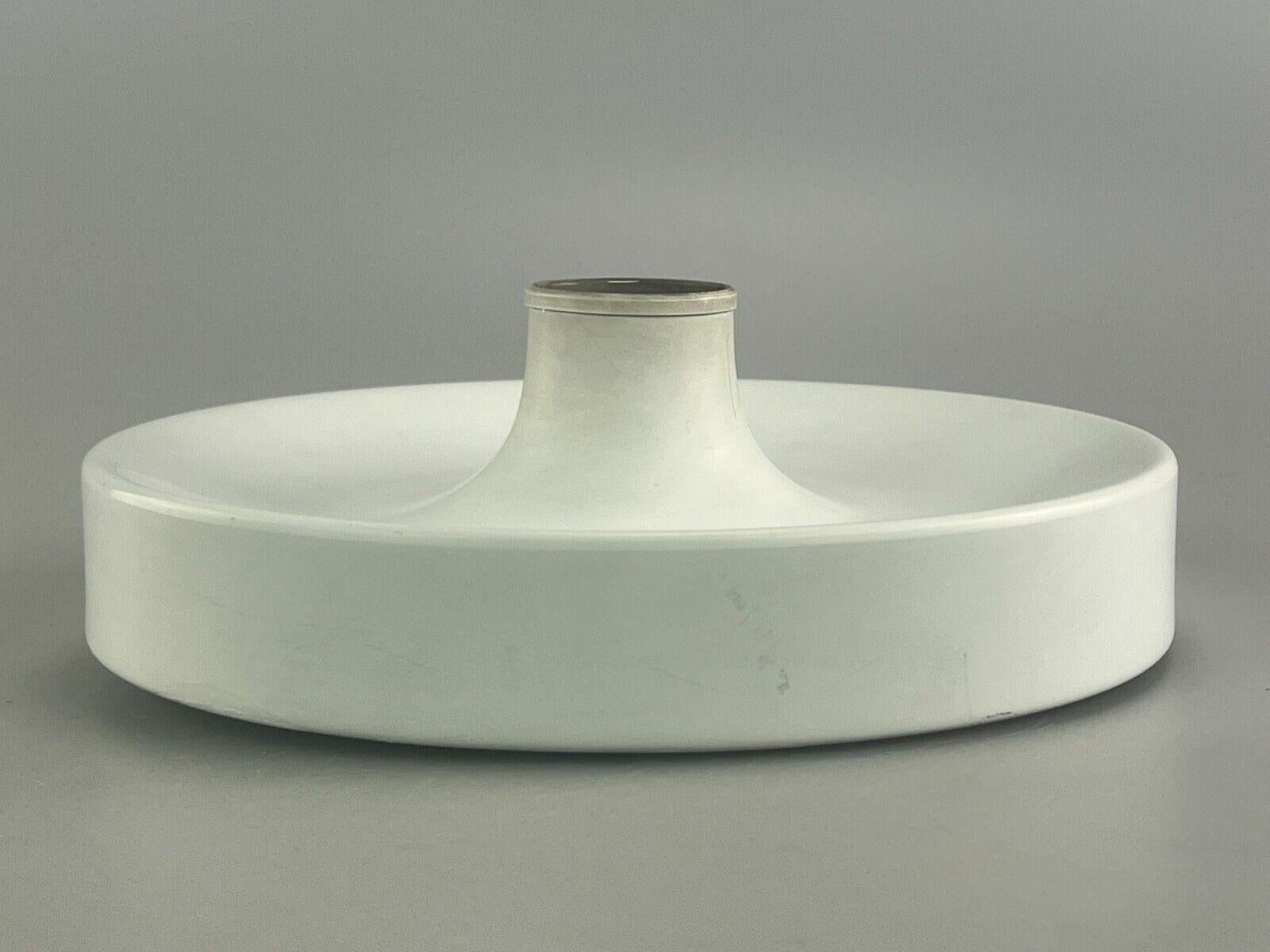 60s 70s Discus Wall Lamp Wall Sconce Space Age Design Aluminum Metal

Objet : lampe murale

Fabricant :

Condition : bon - vintage

Âge : environ 1960-1970

Dimensions :

Diamètre = 25 cm
Hauteur = 8cm

Autres notes :

Les photos font partie de la
