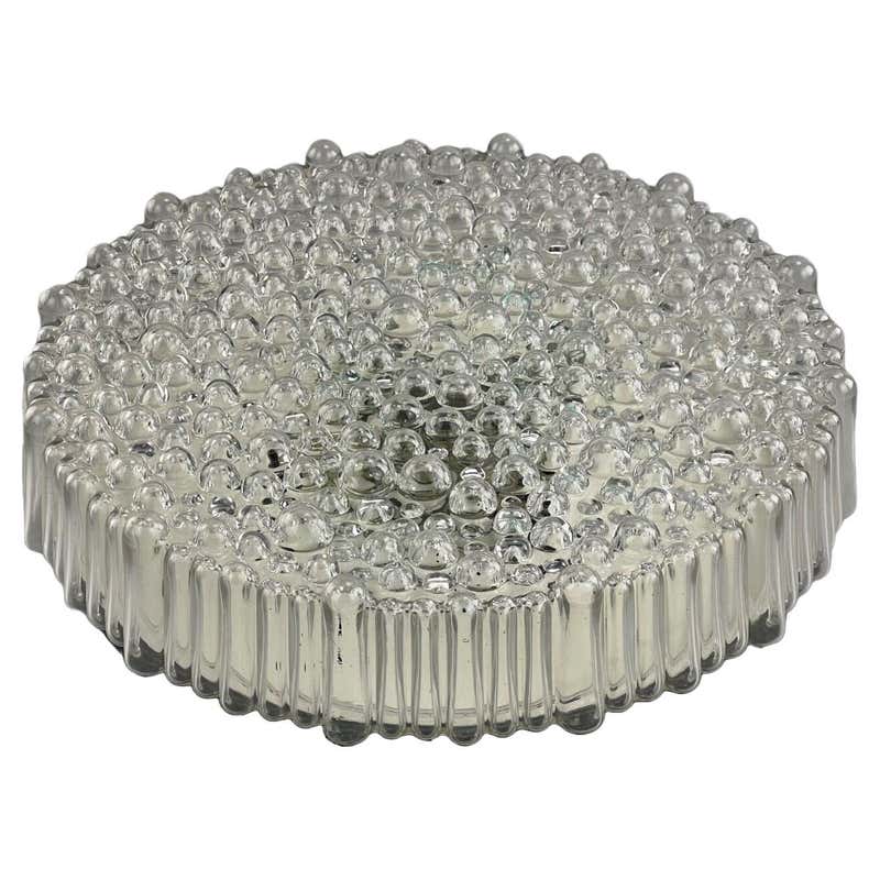 Plafoniera tonda in rattan nero con base in metallo Plafoniera tonda in rattan nero con base in metallo