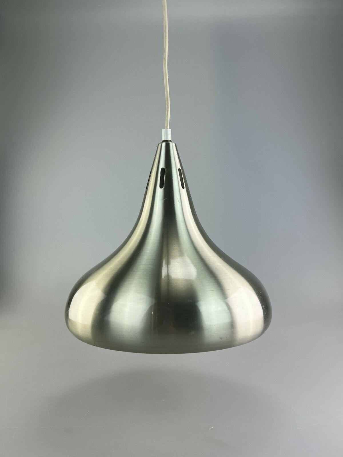 60s 70s lamp light ceiling lamp aluminum space age design 60s 70s

Object: ceiling lamp

Manufacturer:

Condition: vintage

Age: around 1960-1970

Dimensions:

Diameter = 30cm
Height = 30cm

Other notes:

The pictures serve as part