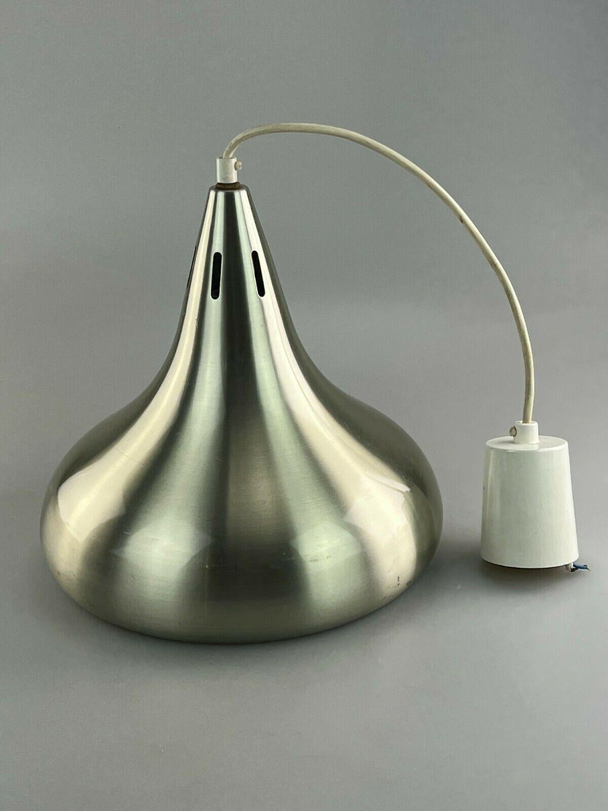 Lampada anni '60-'70 Lampada da soffitto in alluminio A Space Age Design in vendita 3