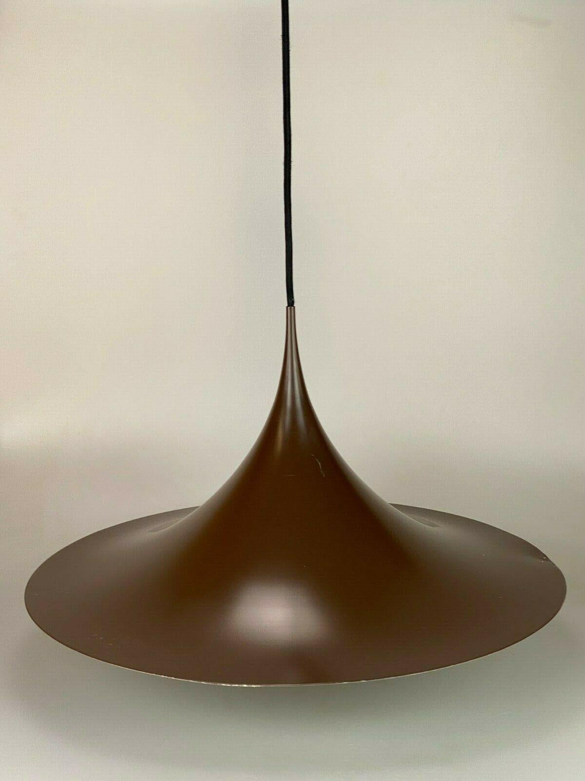 60s 70s lamp light Fog & Morup Semi Space Age Danish Denmark design

Object: ceiling lamp

Manufacturer: Fog & Morup

Condition: good - vintage

Age: around 1960-1970

Dimensions:

Diameter = 60cm
Height = 33cm

Other notes:

The