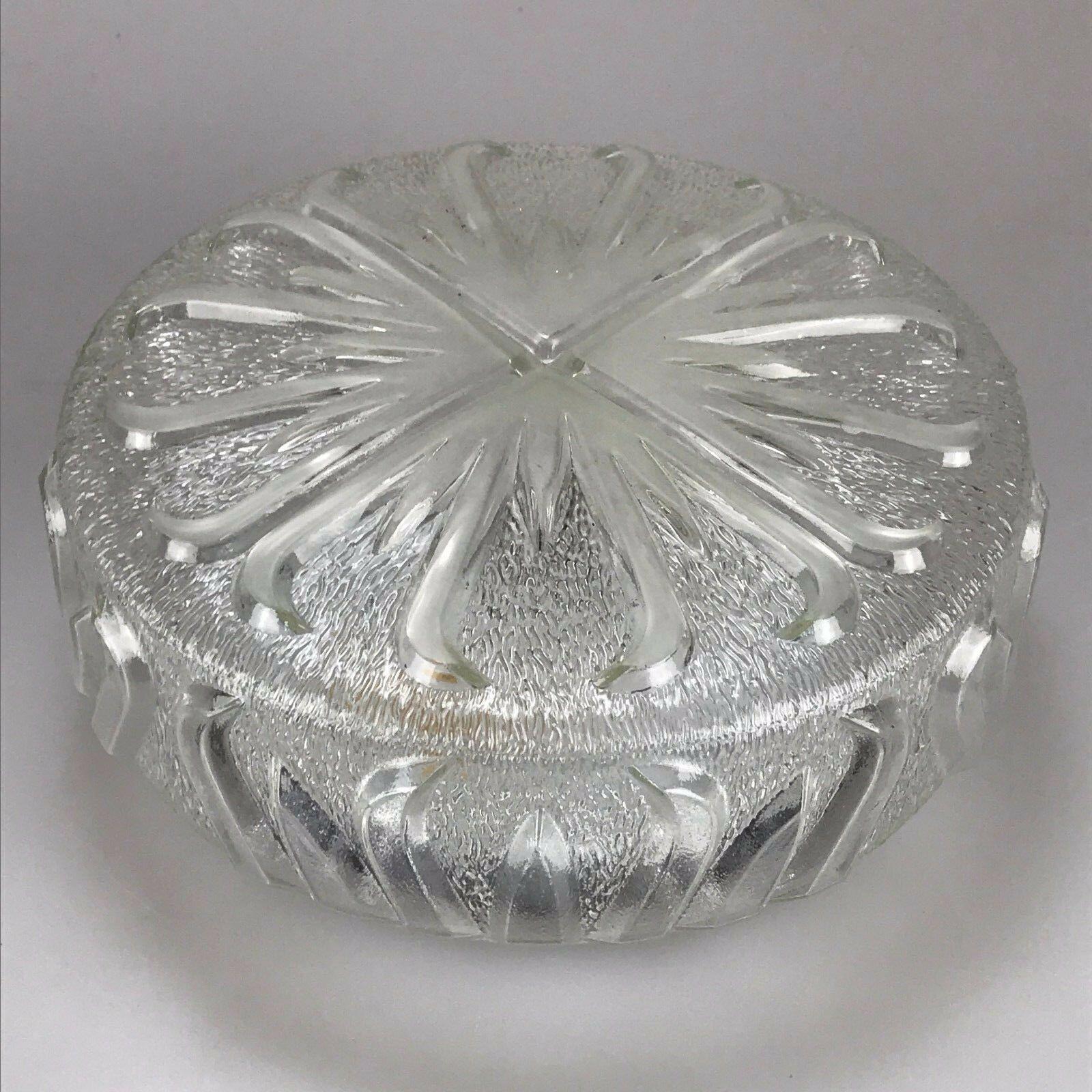60s 70s lamp Luminaire Plafoniere flush mount glass space age design

Object: plafoniere

Manufacturer:

Condition: good

Age: around 1960-1970

Dimensions:

Diameter = 25cm
Height = 10cm

Other notes:

The pictures serve as part of
