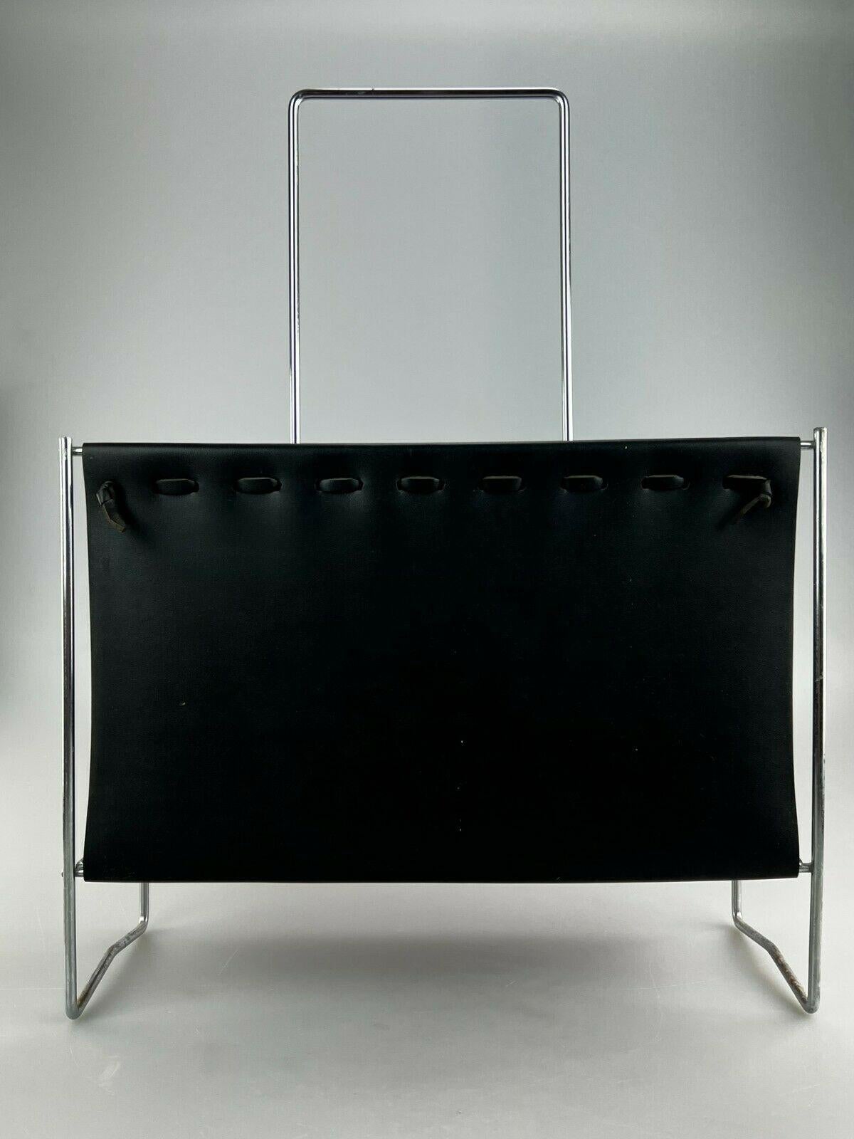 porte-journaux 60s 70s porte-journaux en métal design mid century 60s

Objet : porte-journaux

Fabricant :

État : bon

Âge : environ 1960-1970

Dimensions :

40cm x 16,5cm x 52cm

Autres notes :

Les photos font partie de la