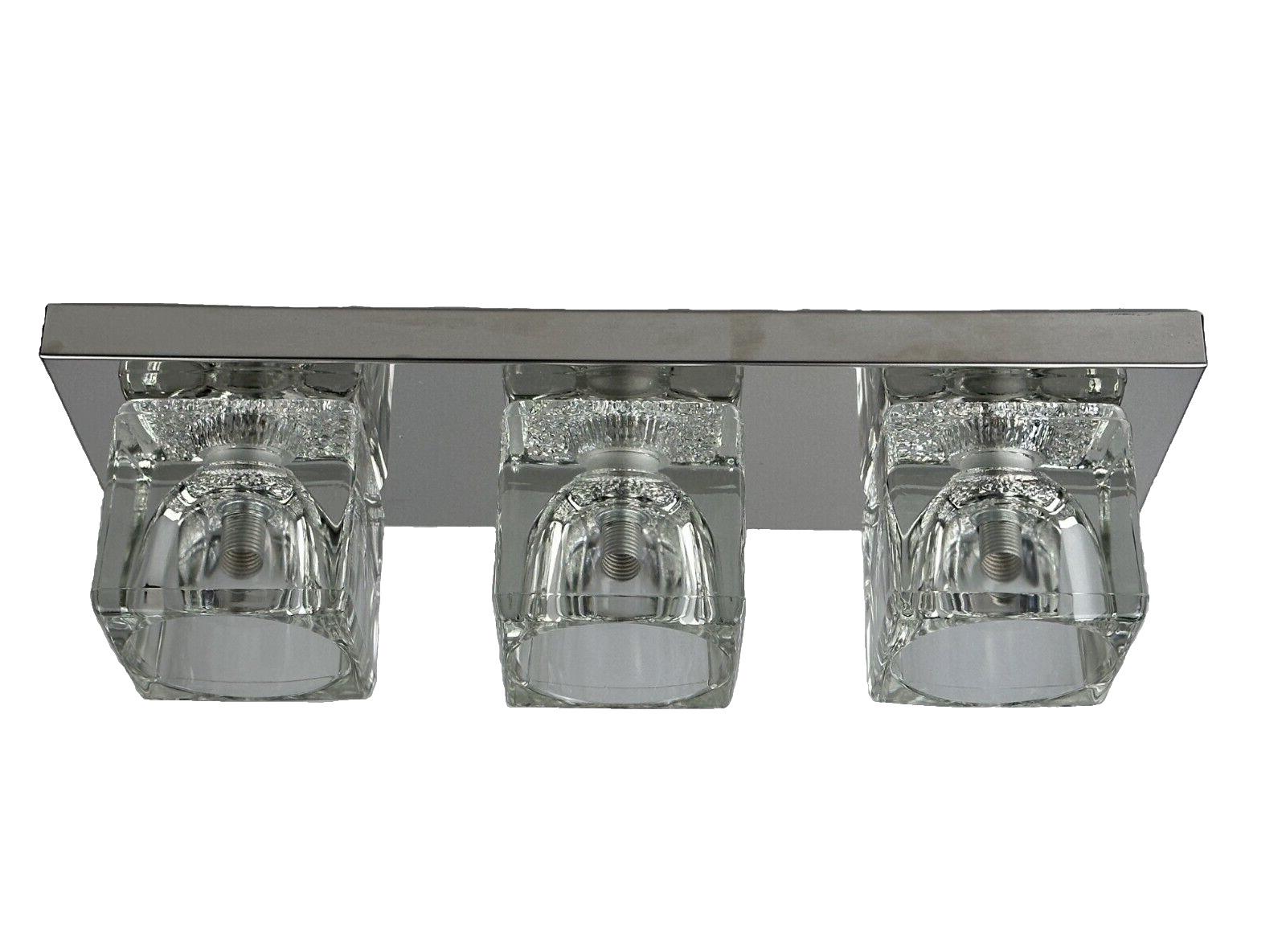 60s 70s Peill & Putzler Cube Wall Lamp Wall Sconce Ice Glass Space Design

Object: wall lamp

Manufacturer: Peill & Putzler

Condition: good - vintage

Age: around 1960-1970

Dimensions:

Width = 46.5cm
Depth = 15.5cm
Height = 13cm

Other notes:

3x
